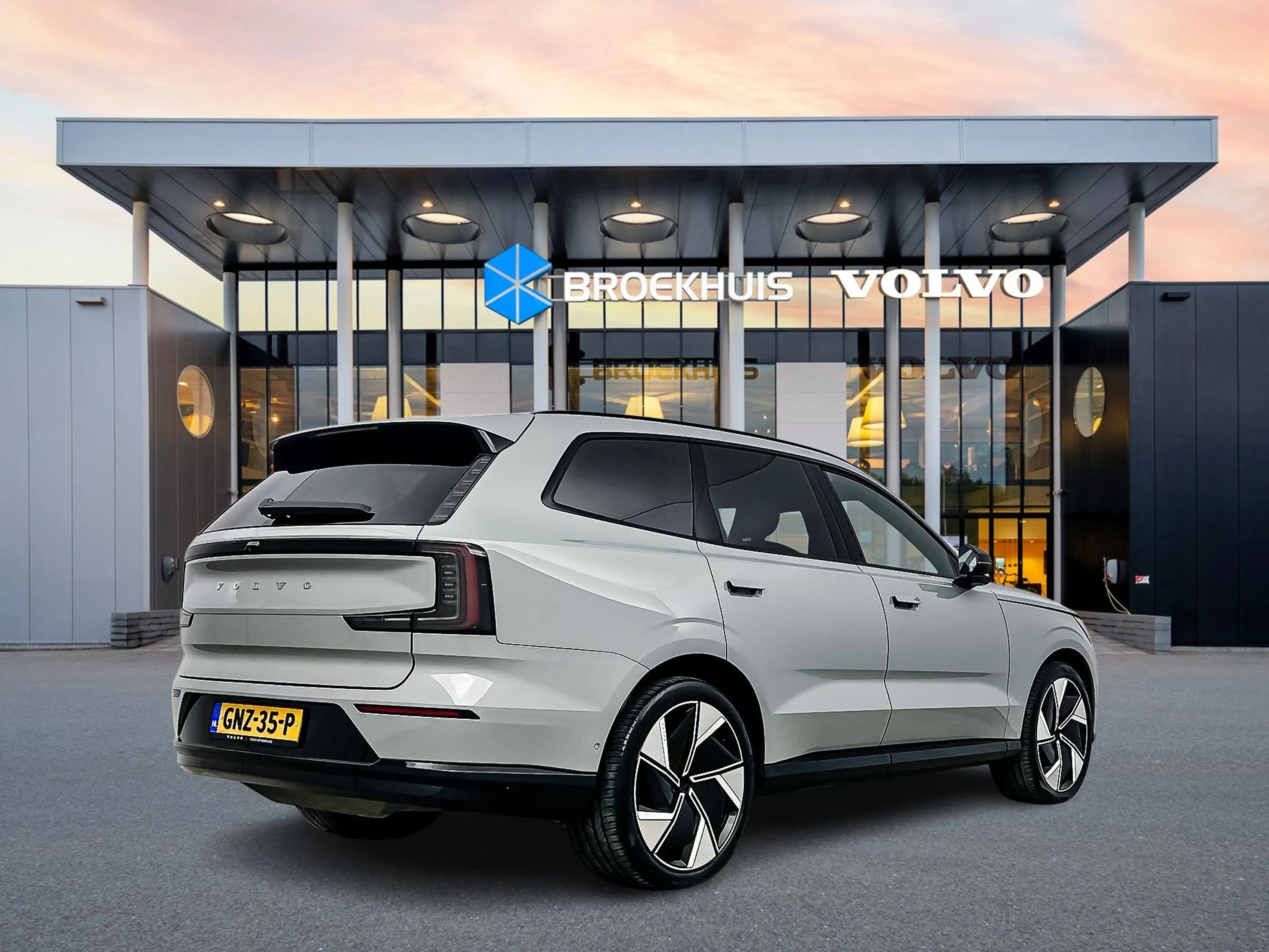 Volvo EX90 Twin Motor Performance Ultra 111kWh | NEW Core Com — photo 3