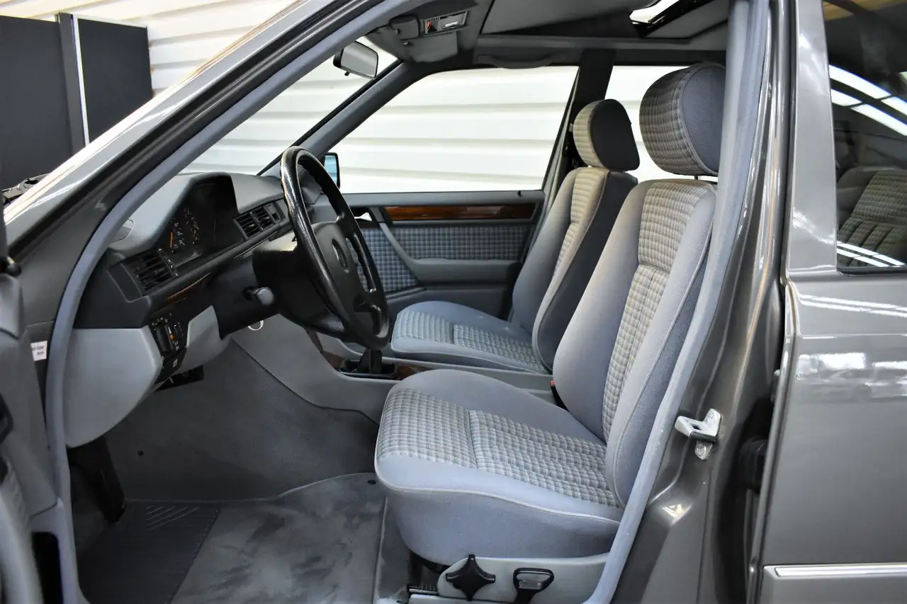 Mercedes-Benz 230 E+Schiebedach+H-Zulassung+88.200km, foto 9