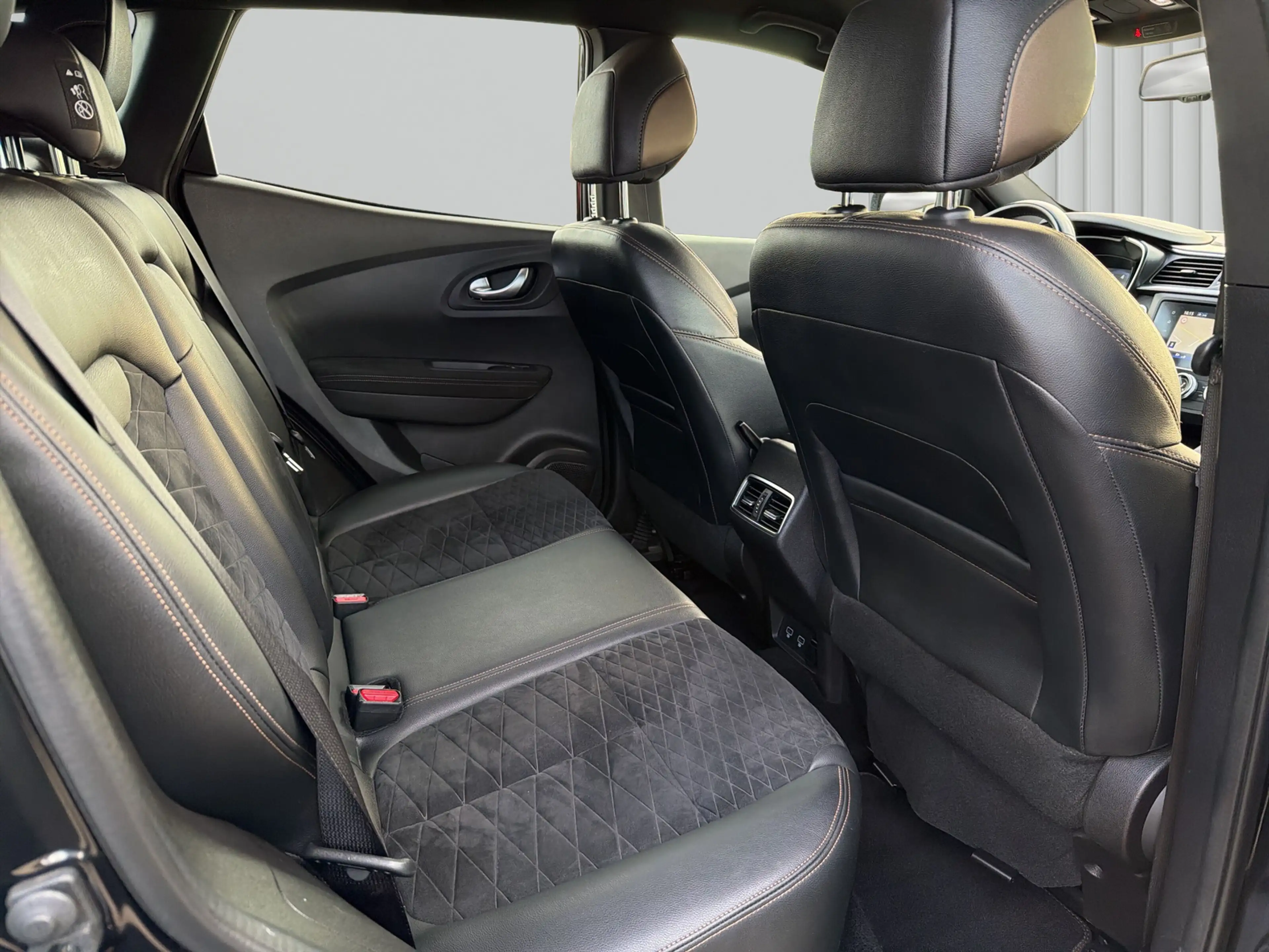 Renault Kadjar Kadjar TCe 140 EDC GPF BLACK EDITION — photo 12