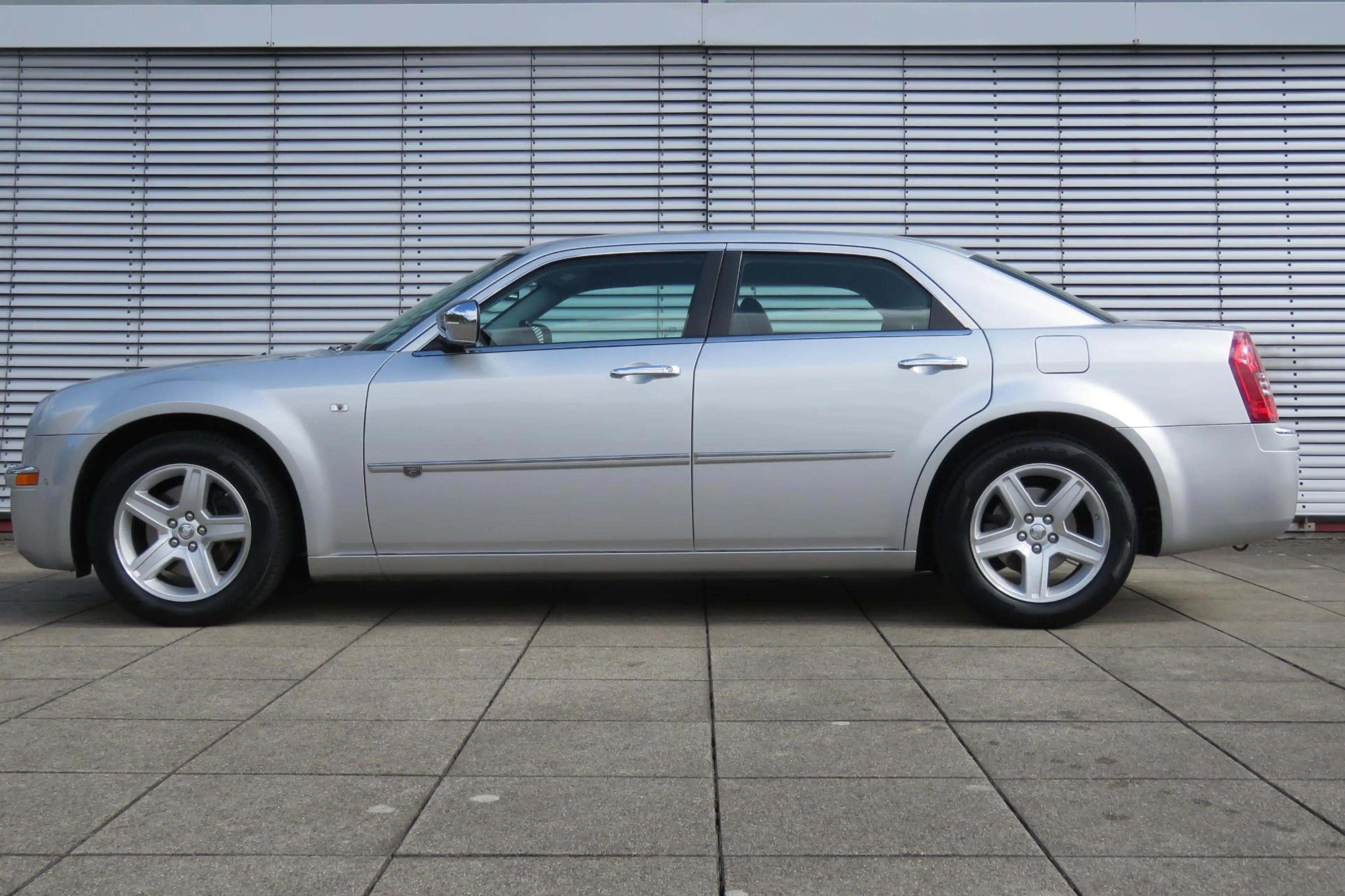 Chrysler 300C 2.7 V6 Platinum Uniek, 1e eigenaar in NIEUWSTAAT 3 — photo 6
