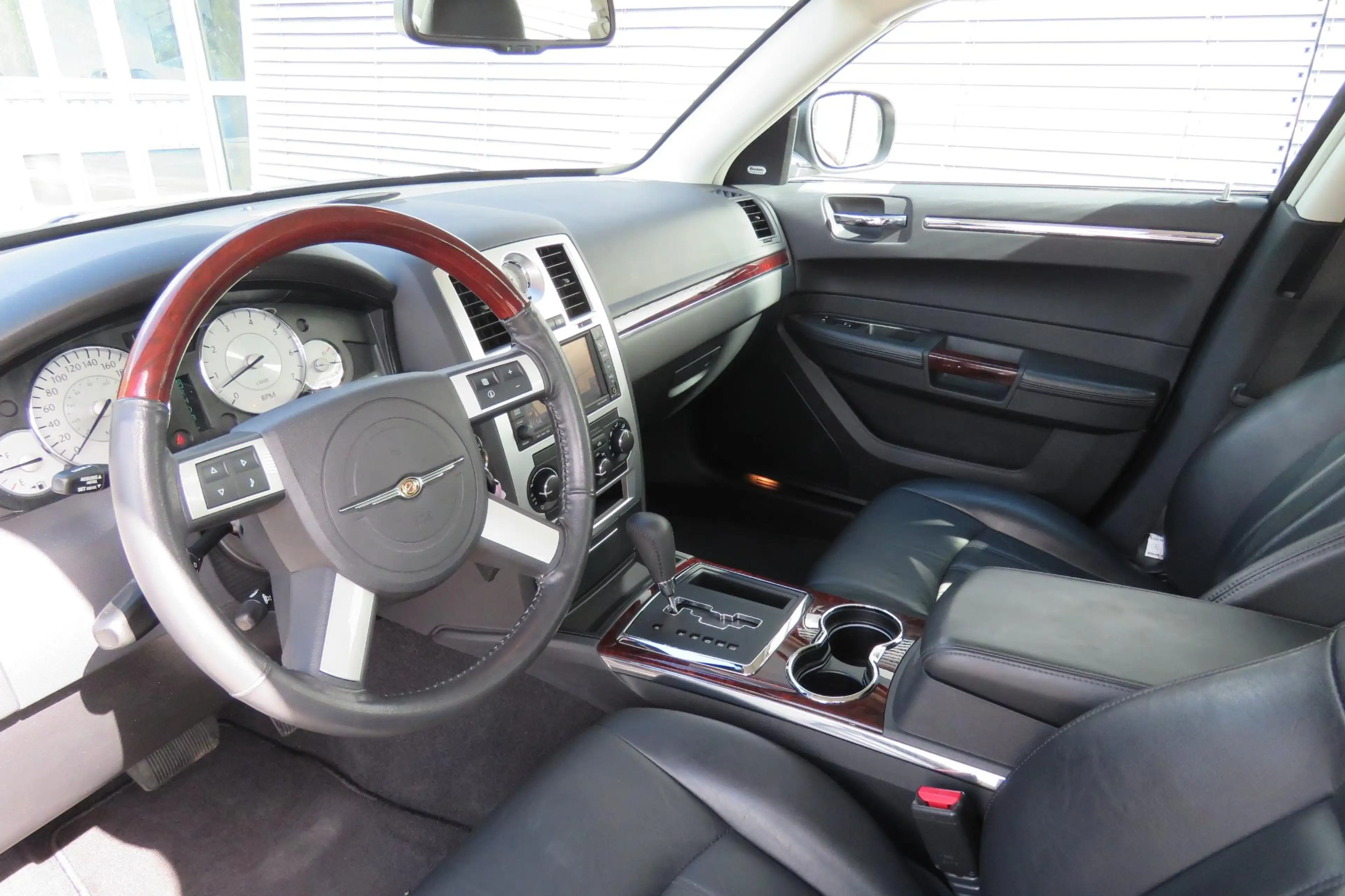 Chrysler 300C 2.7 V6 Platinum Uniek, 1e eigenaar in NIEUWSTAAT 3 — photo 8