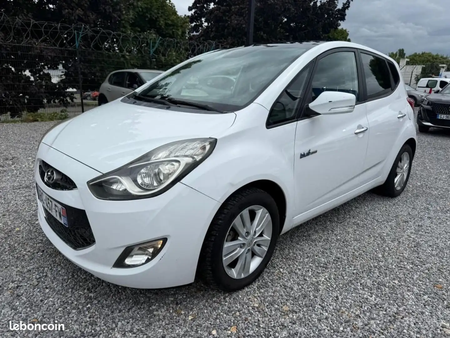 Hyundai iX20 1.4 CRDi 90 Blue Drive Pack Premium embrayage neuf toit ouvrant Weiß - 1