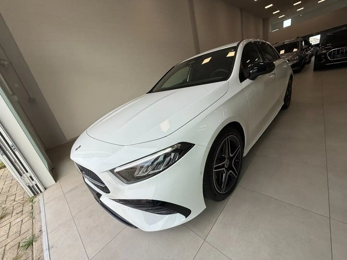 Mercedes-Benz A 180 d Automatic AMG Line Premium Bianco - 2