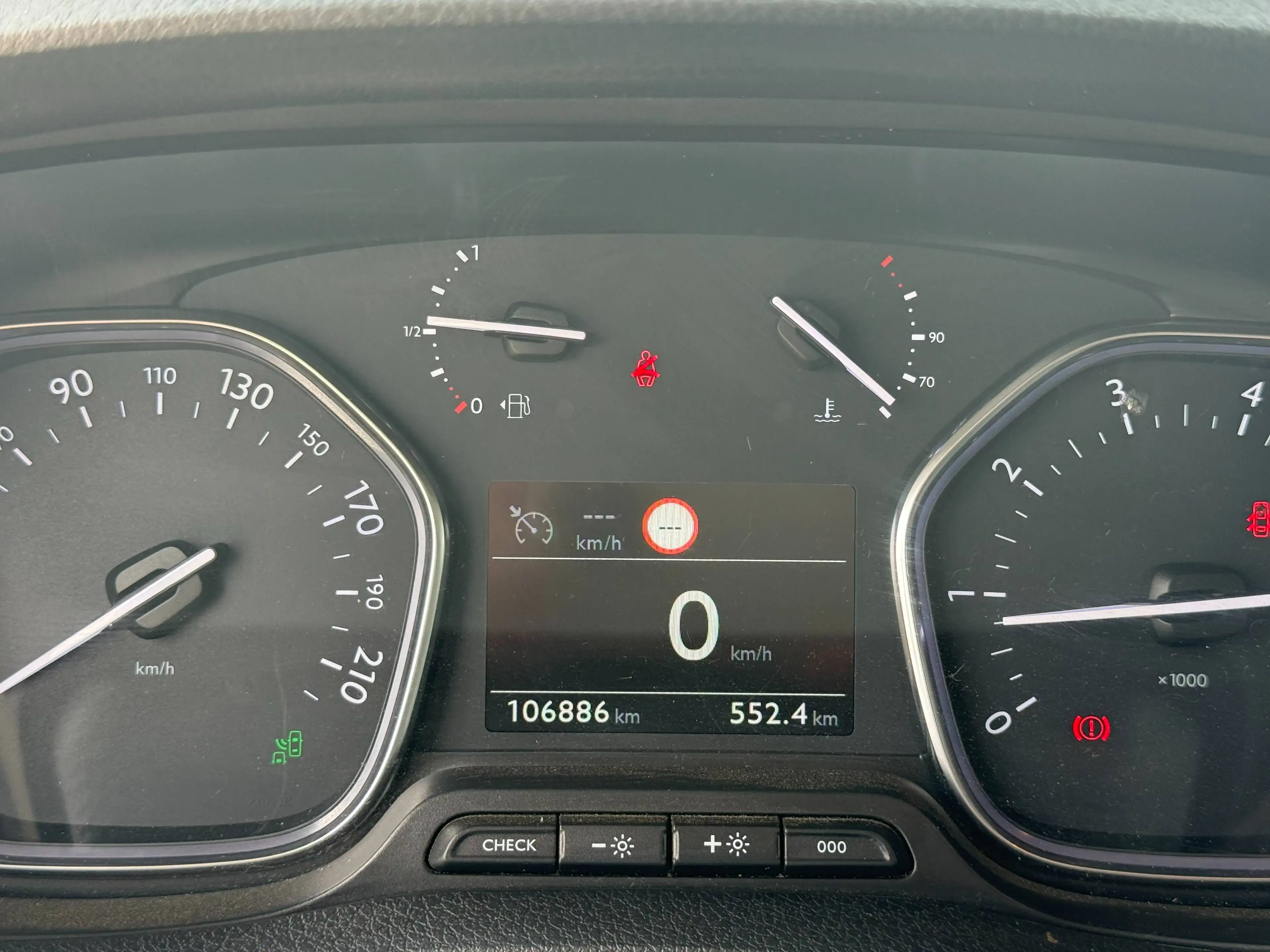 Peugeot Expert 1.6 BlueHDi L1 / 106.886 km / Capteurs avant et arrière — photo 11
