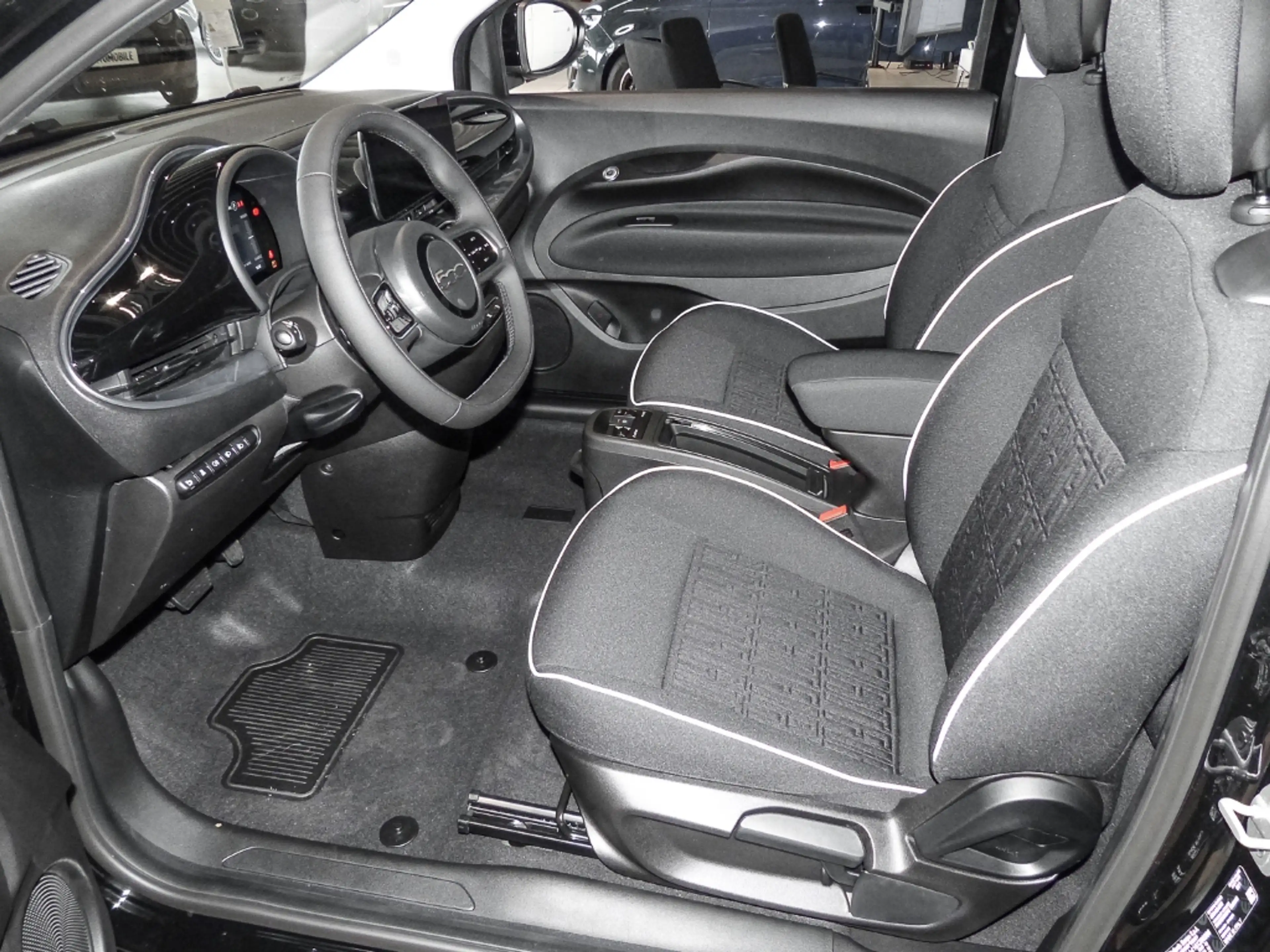 Fiat 500e Icon 42 kWh // Style-Paket // Komfort-Paket // — photo 9