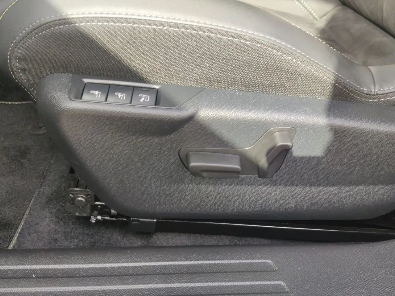 Peugeot 2008 Elektro 156 Facelift GT Alcantara Kamera Ma, миниатюра 14
