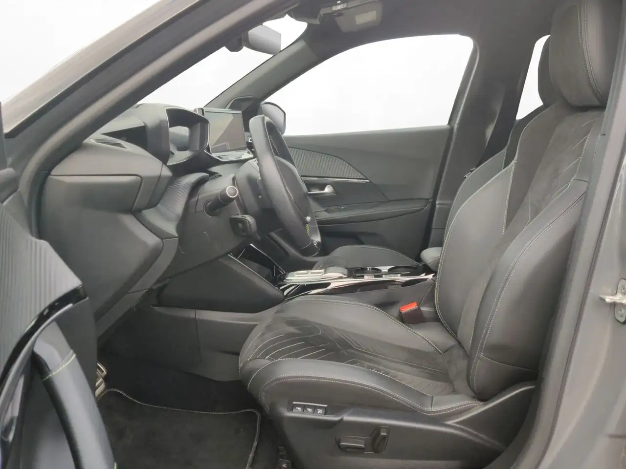 Peugeot 2008 Elektro 156 Facelift GT Alcantara Kamera Ma, миниатюра 9