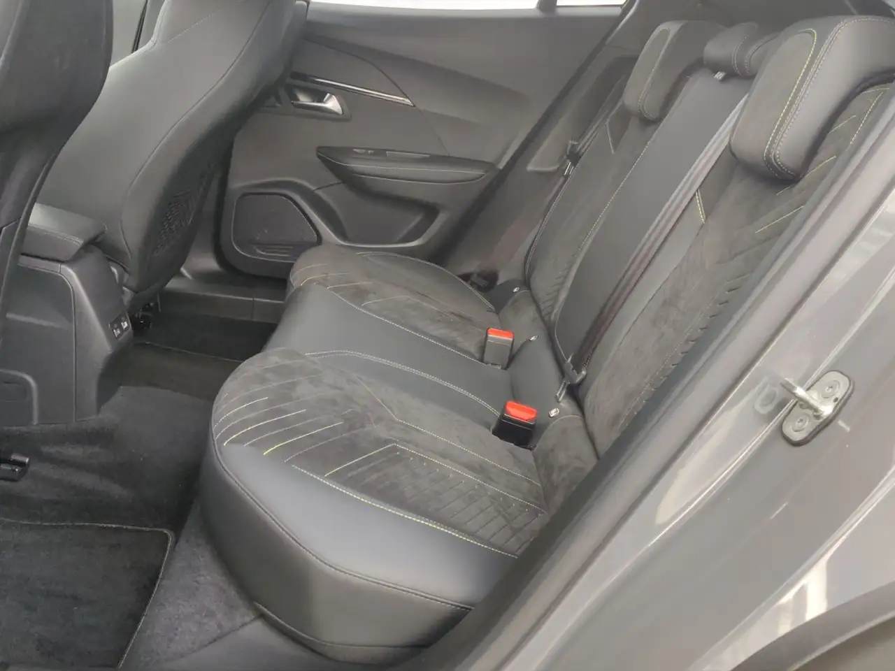 Peugeot 2008 Elektro 156 Facelift GT Alcantara Kamera Ma, миниатюра 10
