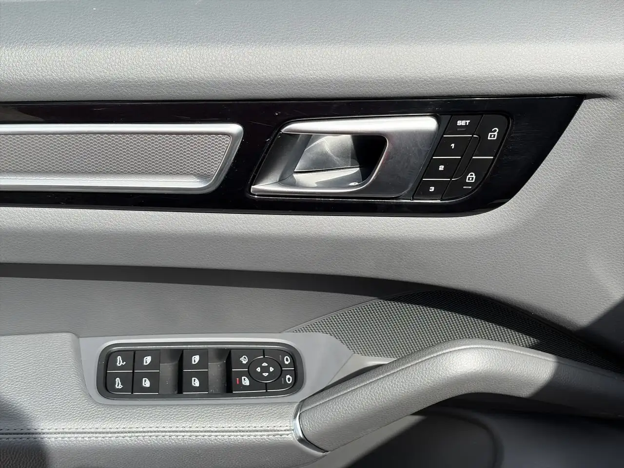 Porsche Cayenne снимка Porsche Cayenne