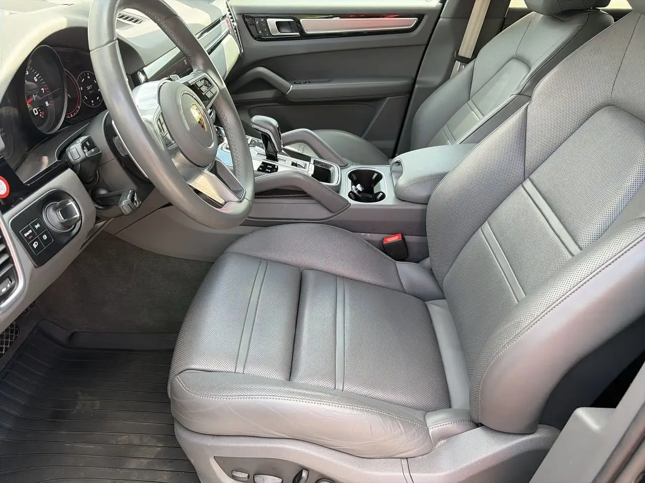 Porsche Cayenne снимка Porsche Cayenne