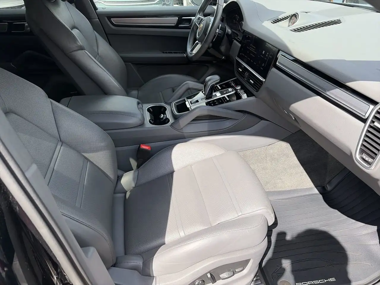 Porsche Cayenne снимка Porsche Cayenne