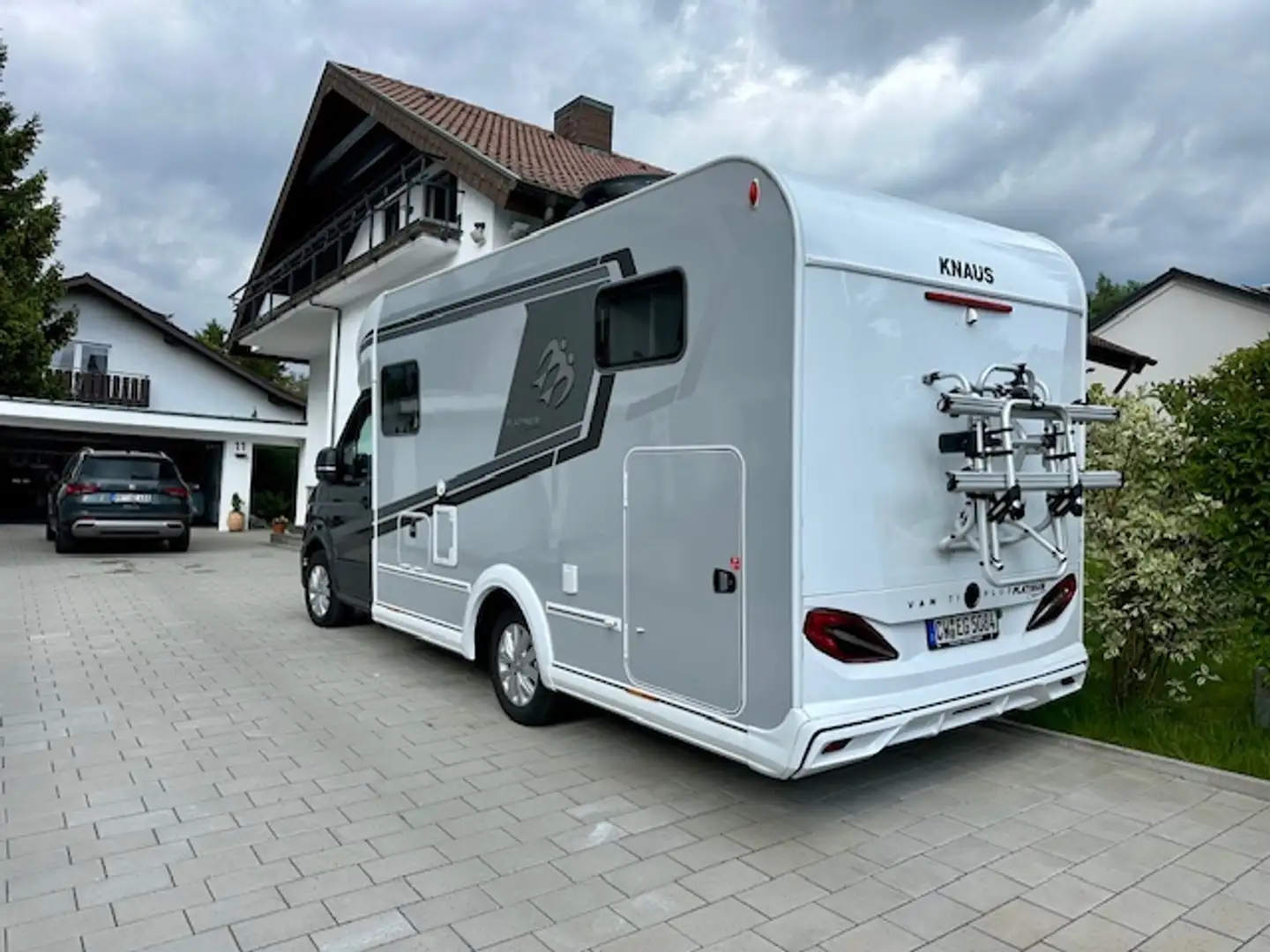 Volkswagen Crafter Knaus 650 VAN TI MEG Platinum Selection Grau - 2