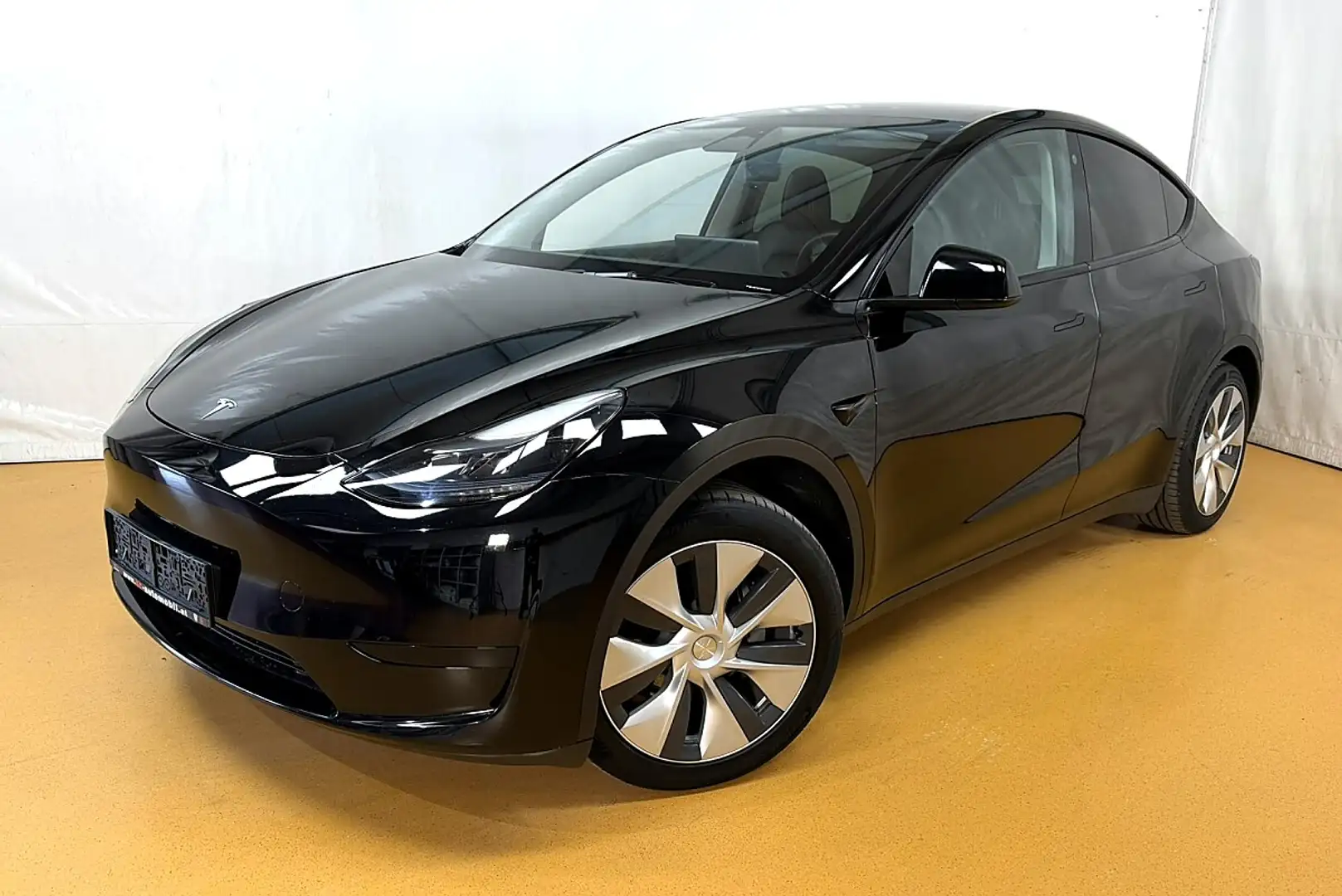 Tesla Model Y RWD Schwarz - 1