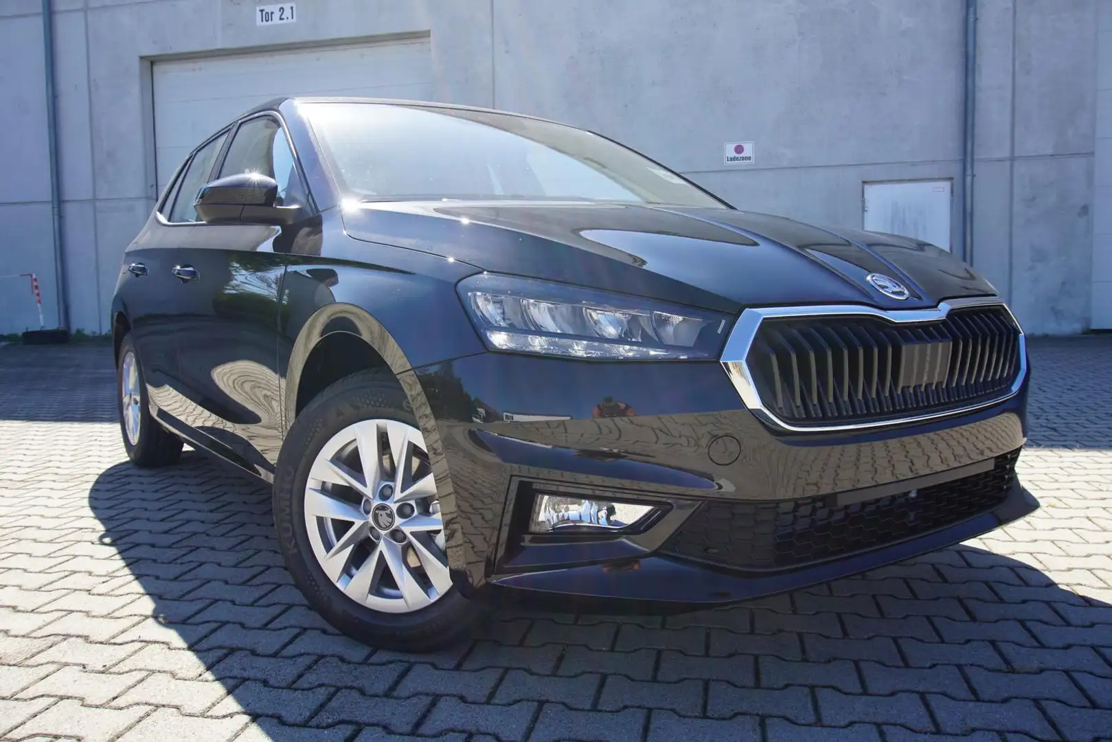 Skoda Fabia 1.0TSI Navi/MirrorLi Kamera LED SHZ Noir - 1
