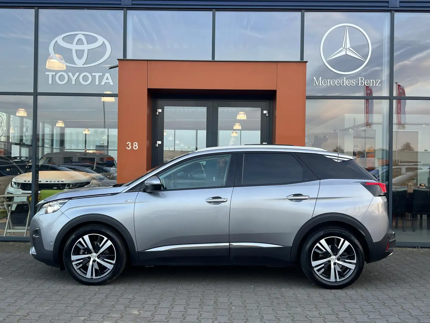 Peugeot 3008 1.6 e-THP GT Line automaat|Pano|Trekhaak|Leer Gris - 2