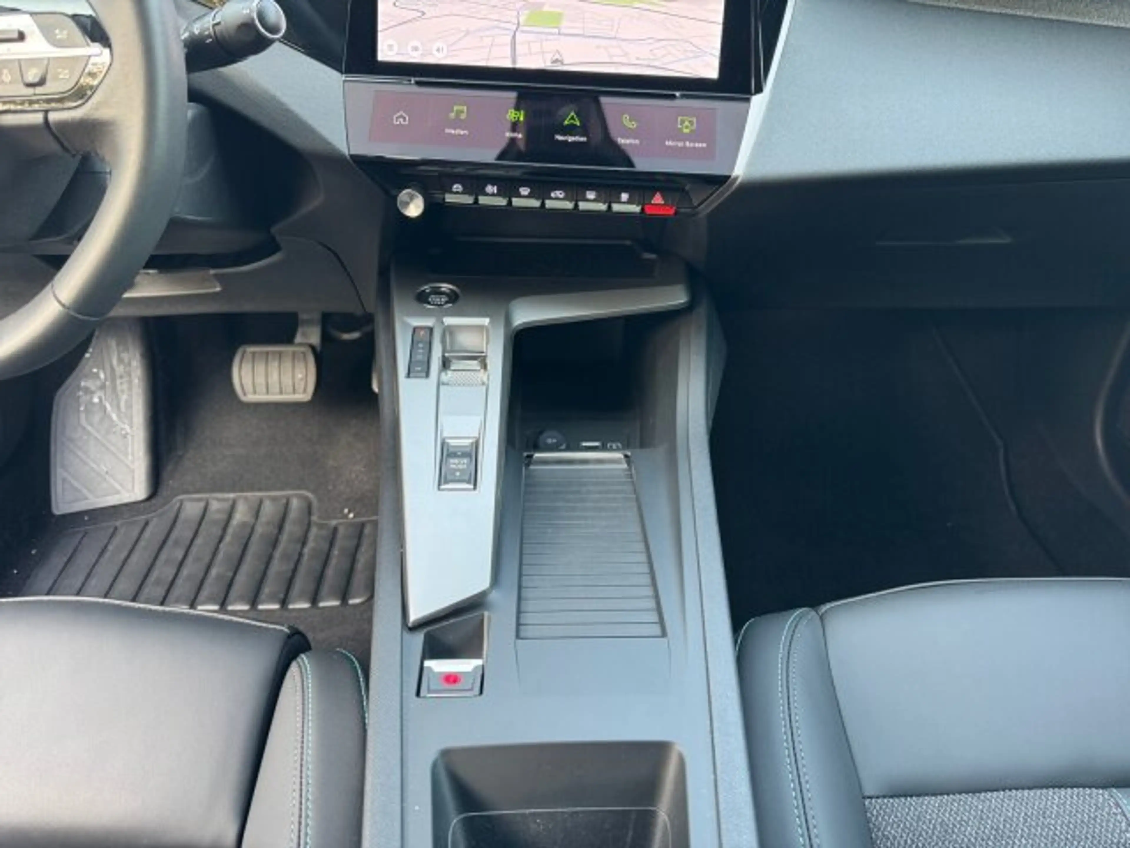 Peugeot 408 Allure 136 +Kamera+Navi+ACC+SHZ+(SIDE) — photo 13
