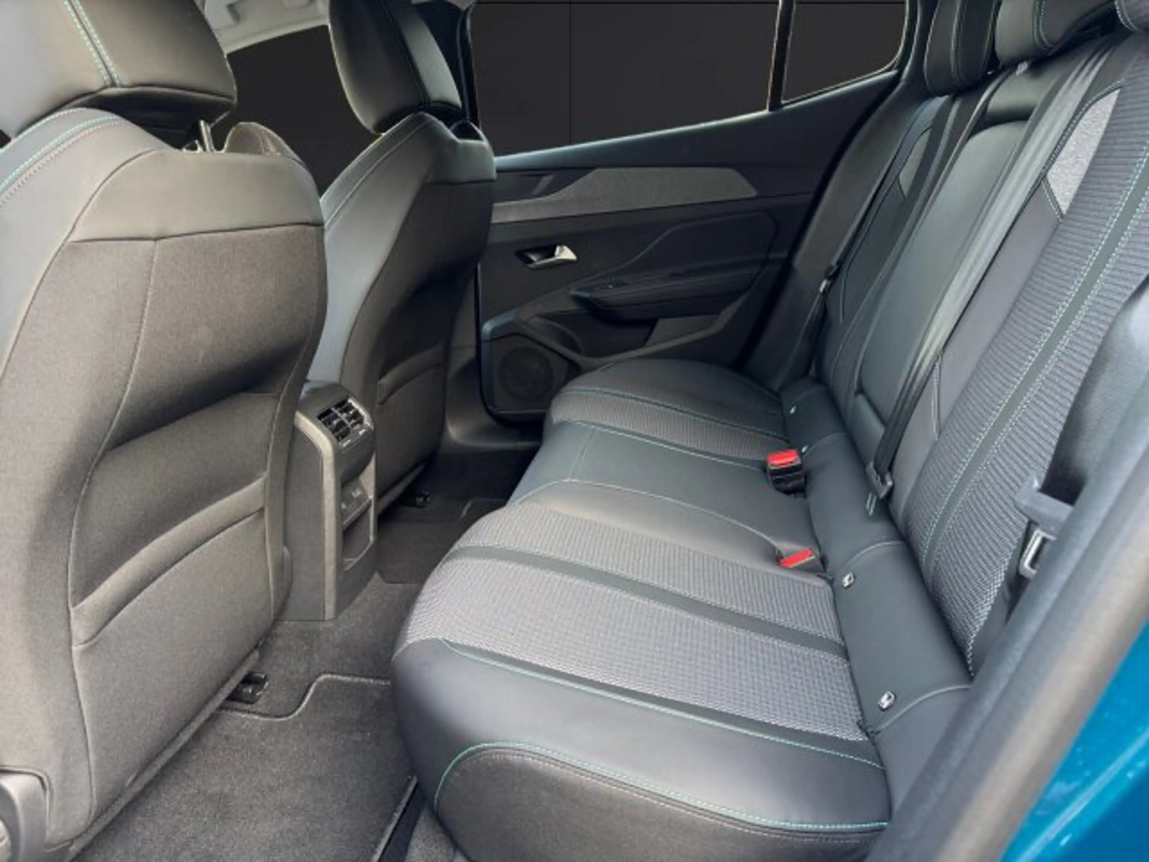 Peugeot 408 Allure 136 +Kamera+Navi+ACC+SHZ+(SIDE) — photo 14