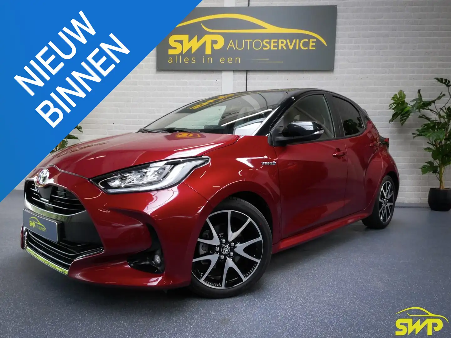 Toyota Yaris 1.5 Hybrid Executive | Half-leder | Full led | 17 Rood - 1