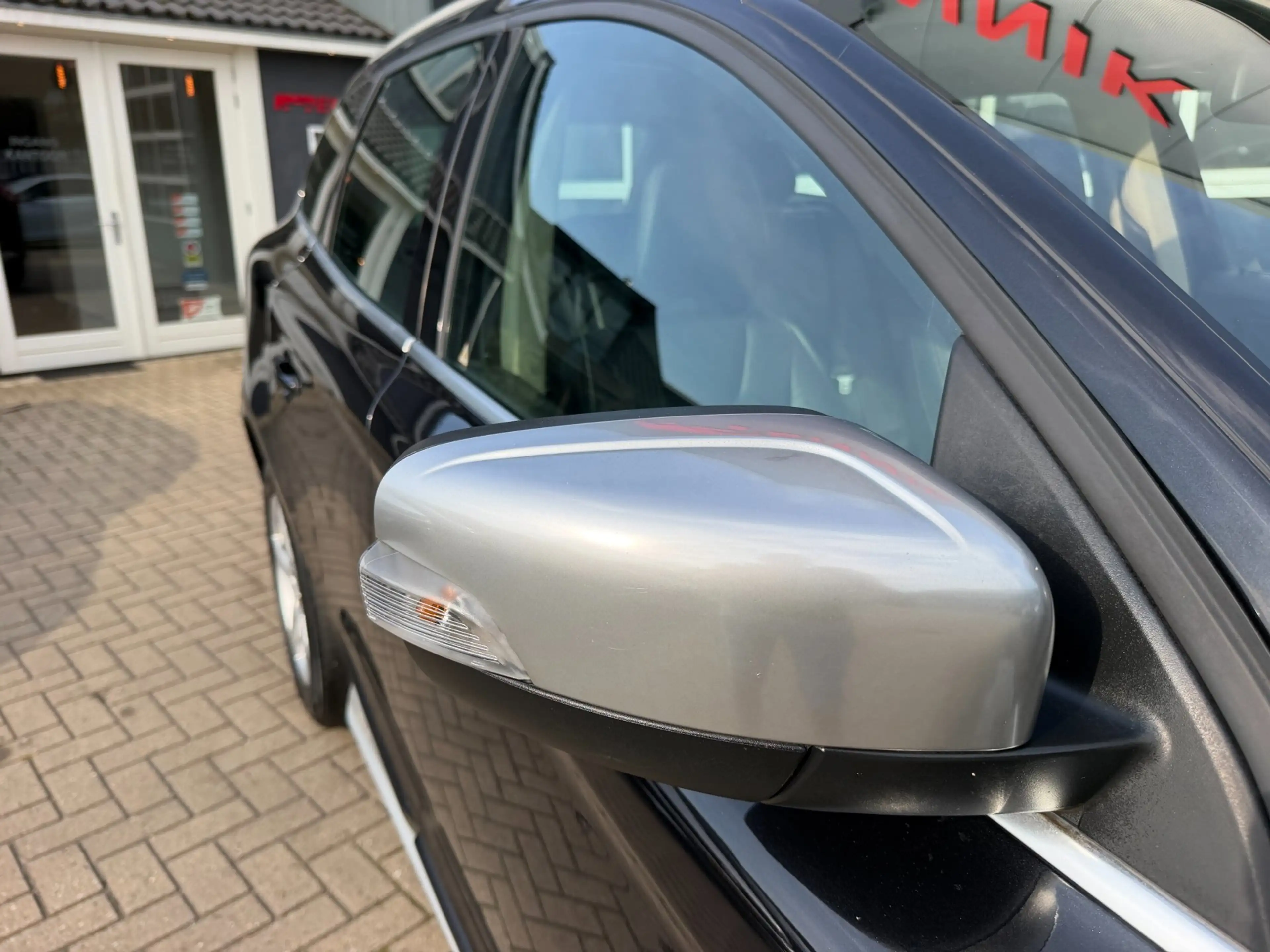 Volvo XC60 2.0 D3 R-Design / Pano / Youngtimer / Leder / Top — photo 19