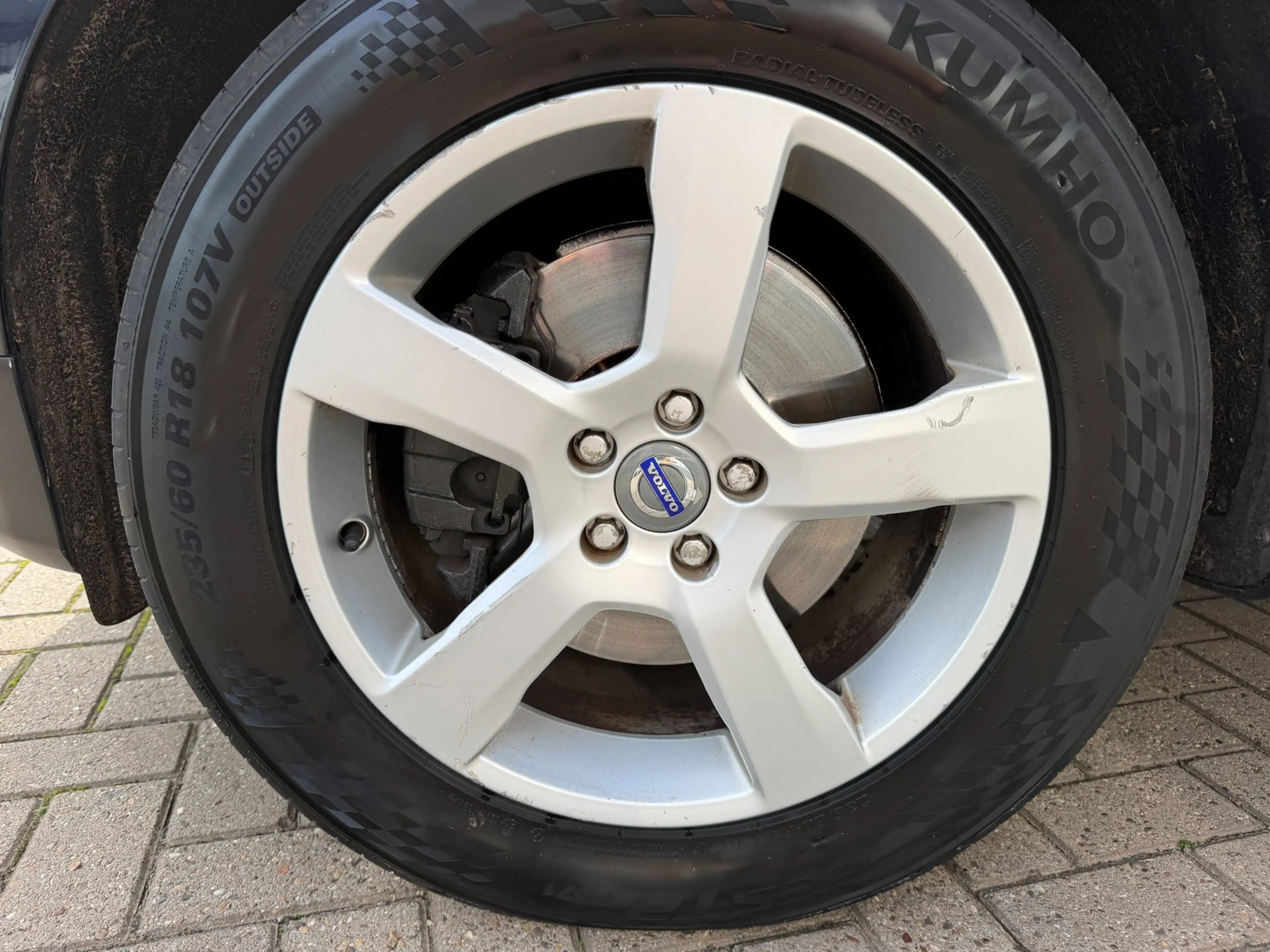 Volvo XC60 2.0 D3 R-Design / Pano / Youngtimer / Leder / Top — photo 15