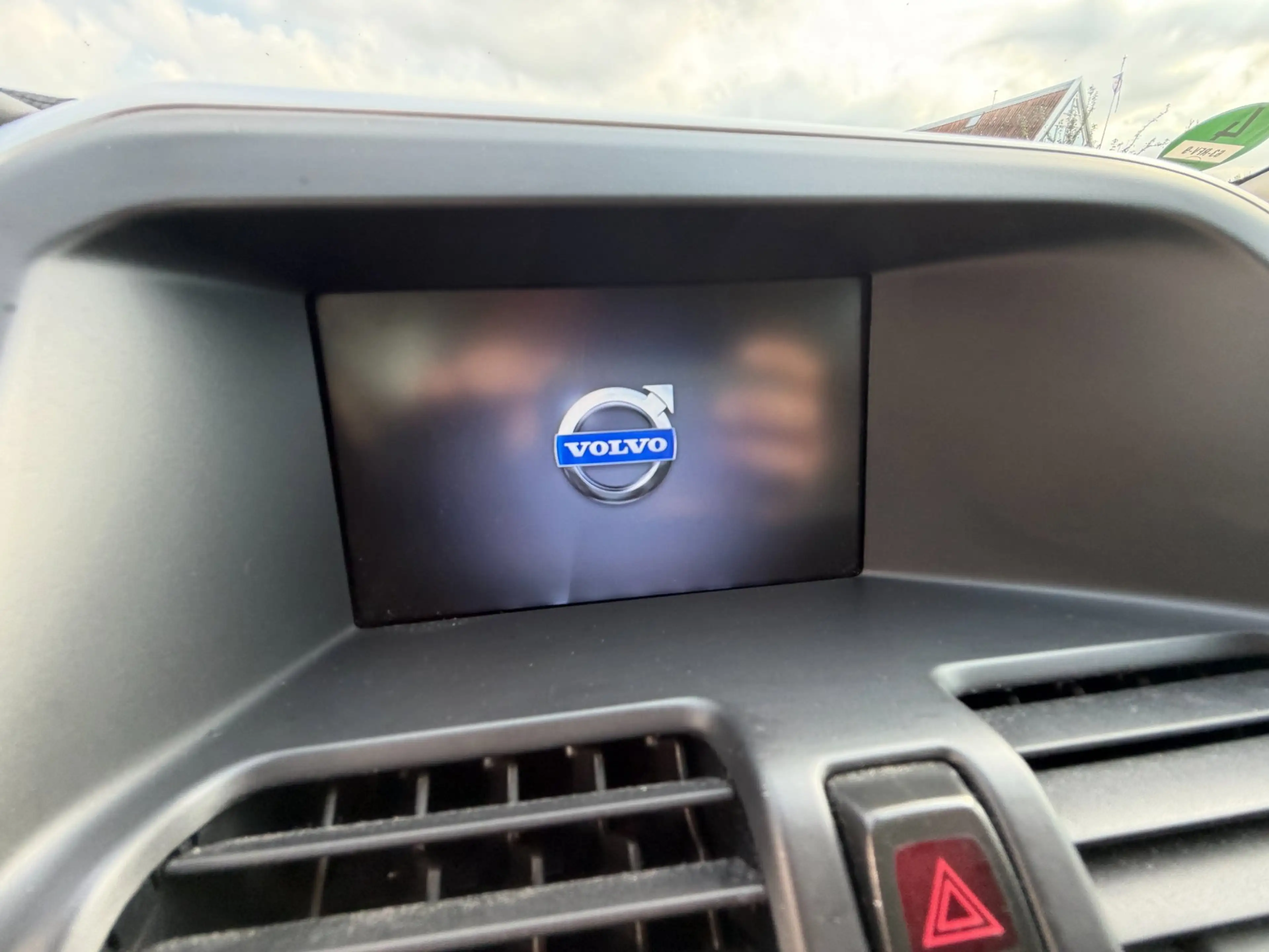 Volvo XC60 2.0 D3 R-Design / Pano / Youngtimer / Leder / Top — photo 33