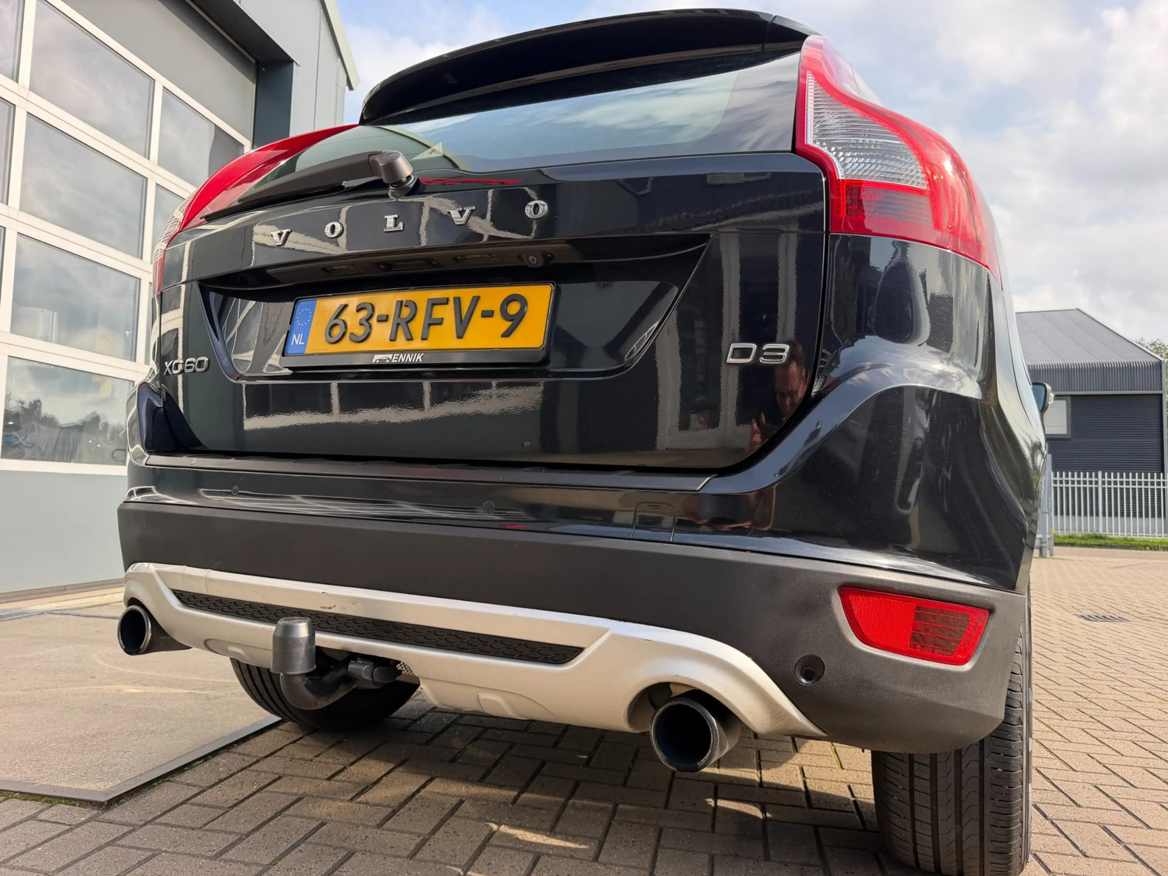 Volvo XC60 2.0 D3 R-Design / Pano / Youngtimer / Leder / Top — photo 23