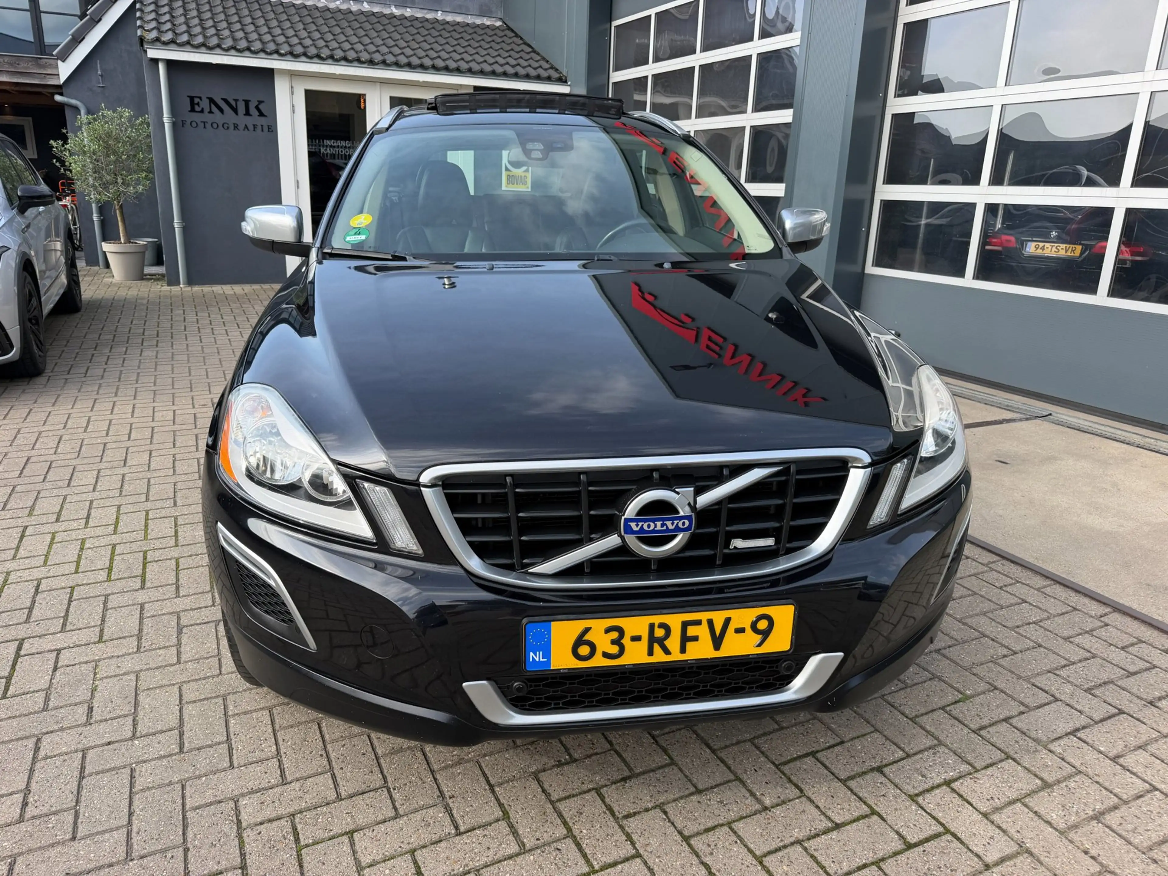 Volvo XC60 2.0 D3 R-Design / Pano / Youngtimer / Leder / Top — photo 3
