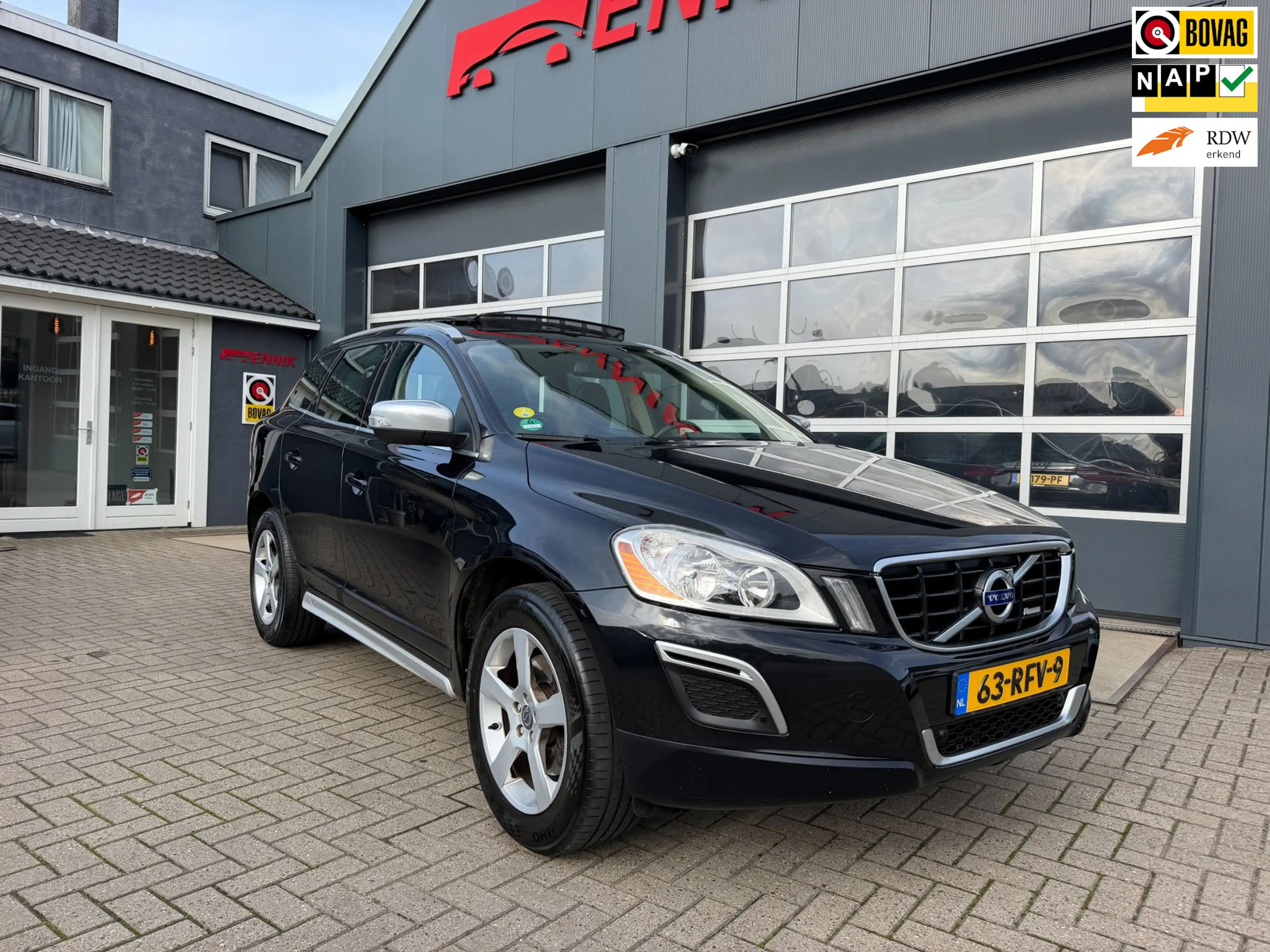 Volvo XC60 2.0 D3 R-Design / Pano / Youngtimer / Leder / Top