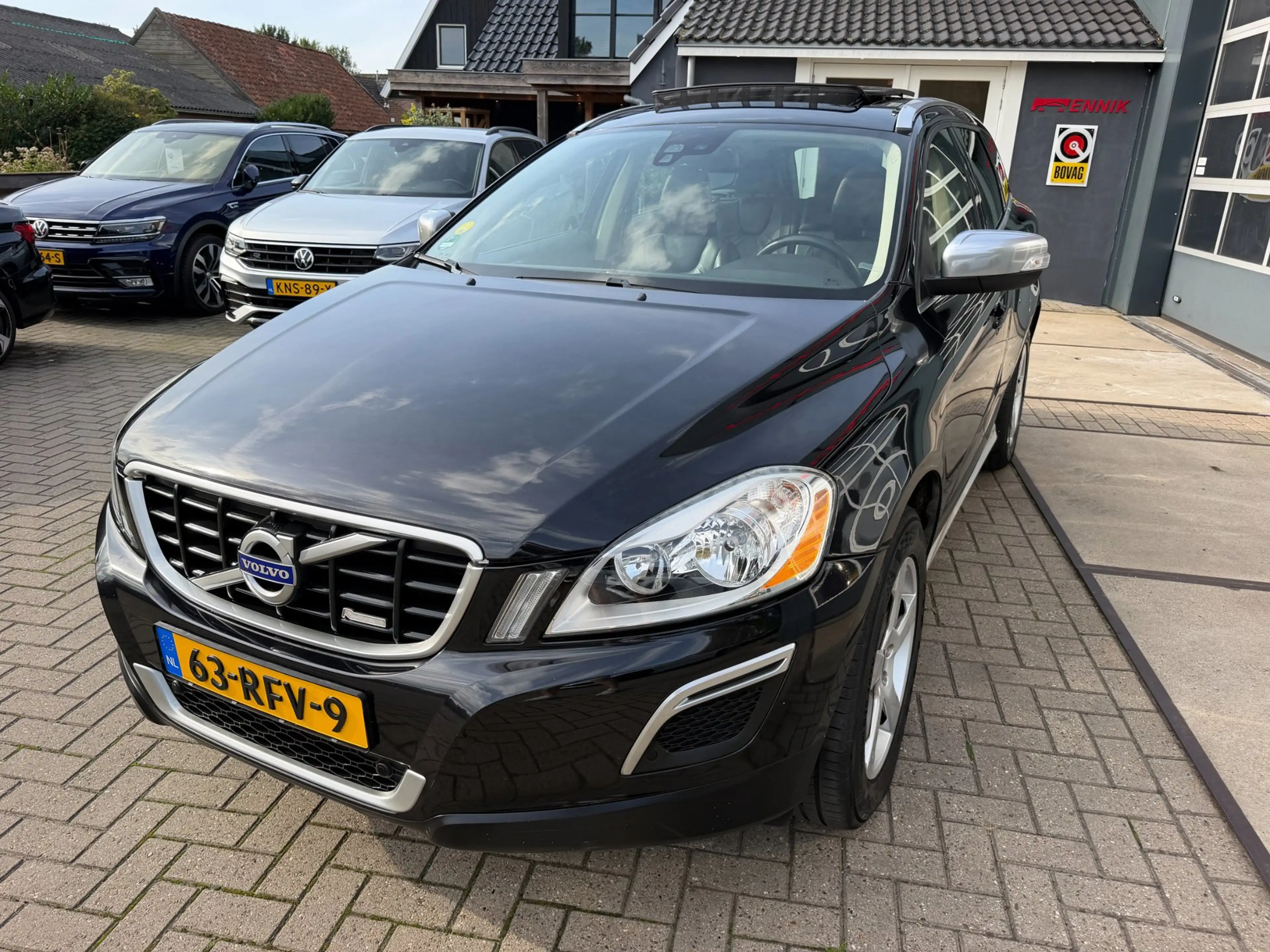 Volvo XC60 2.0 D3 R-Design / Pano / Youngtimer / Leder / Top — photo 13