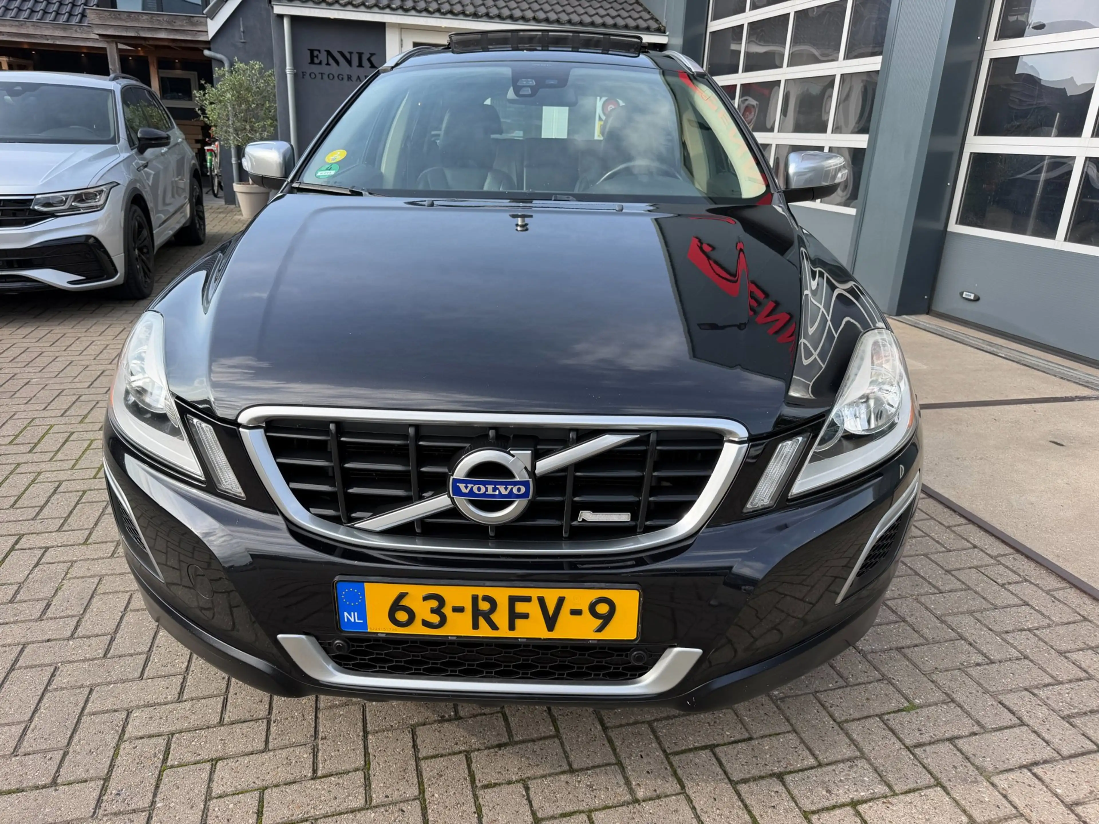 Volvo XC60 2.0 D3 R-Design / Pano / Youngtimer / Leder / Top — photo 4