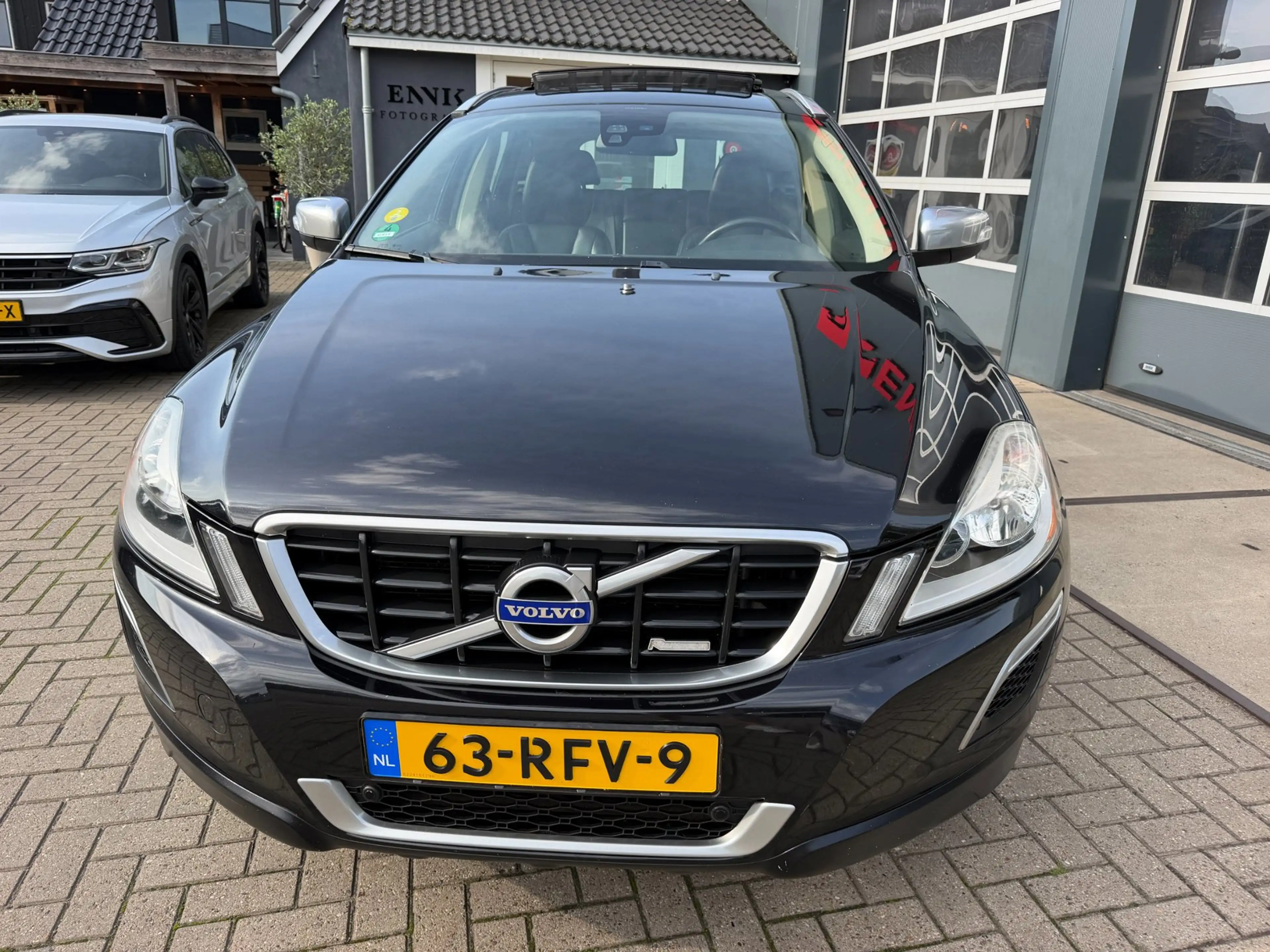 Volvo XC60 2.0 D3 R-Design / Pano / Youngtimer / Leder / Top — photo 14