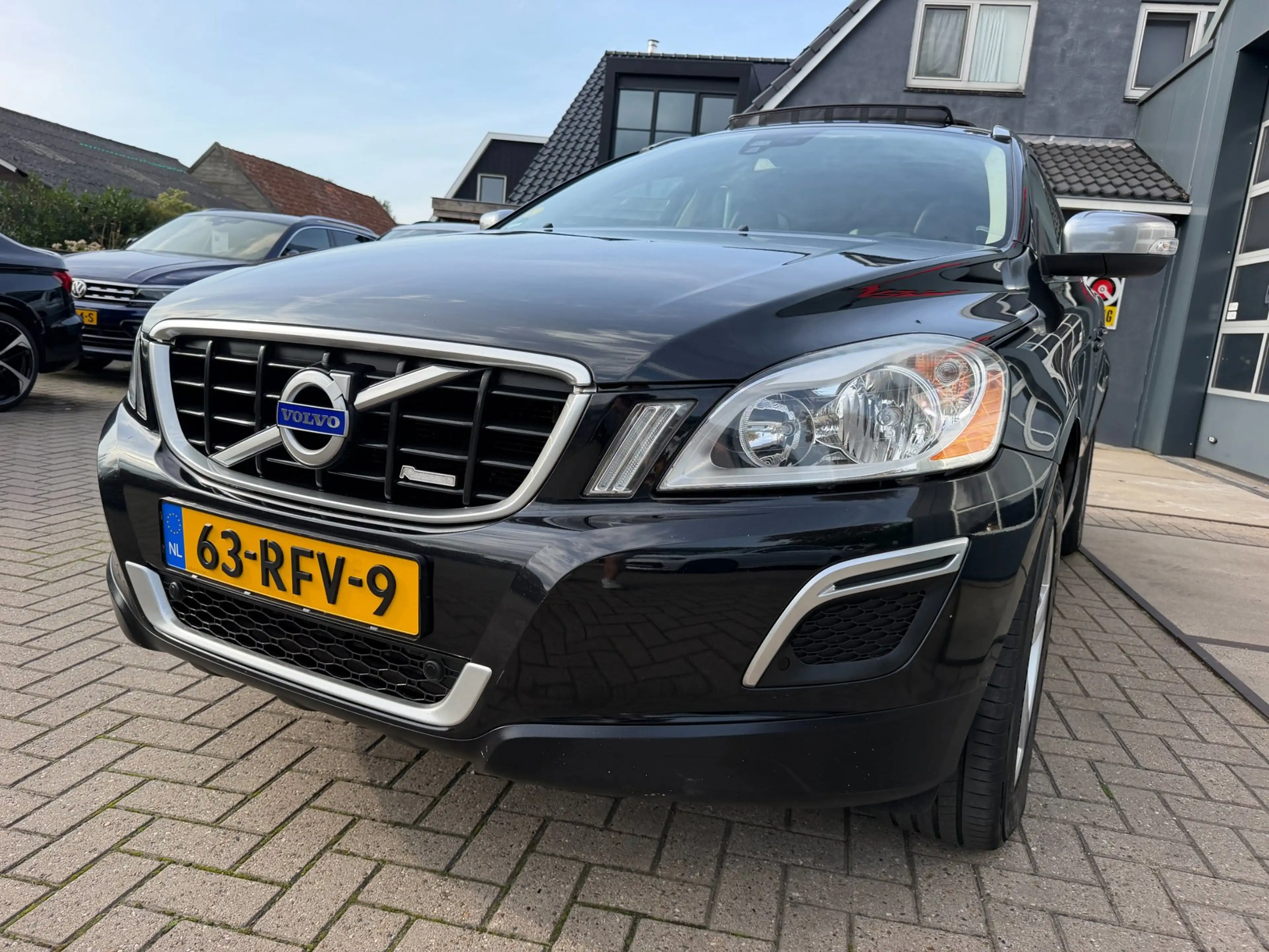 Volvo XC60 2.0 D3 R-Design / Pano / Youngtimer / Leder / Top — photo 16