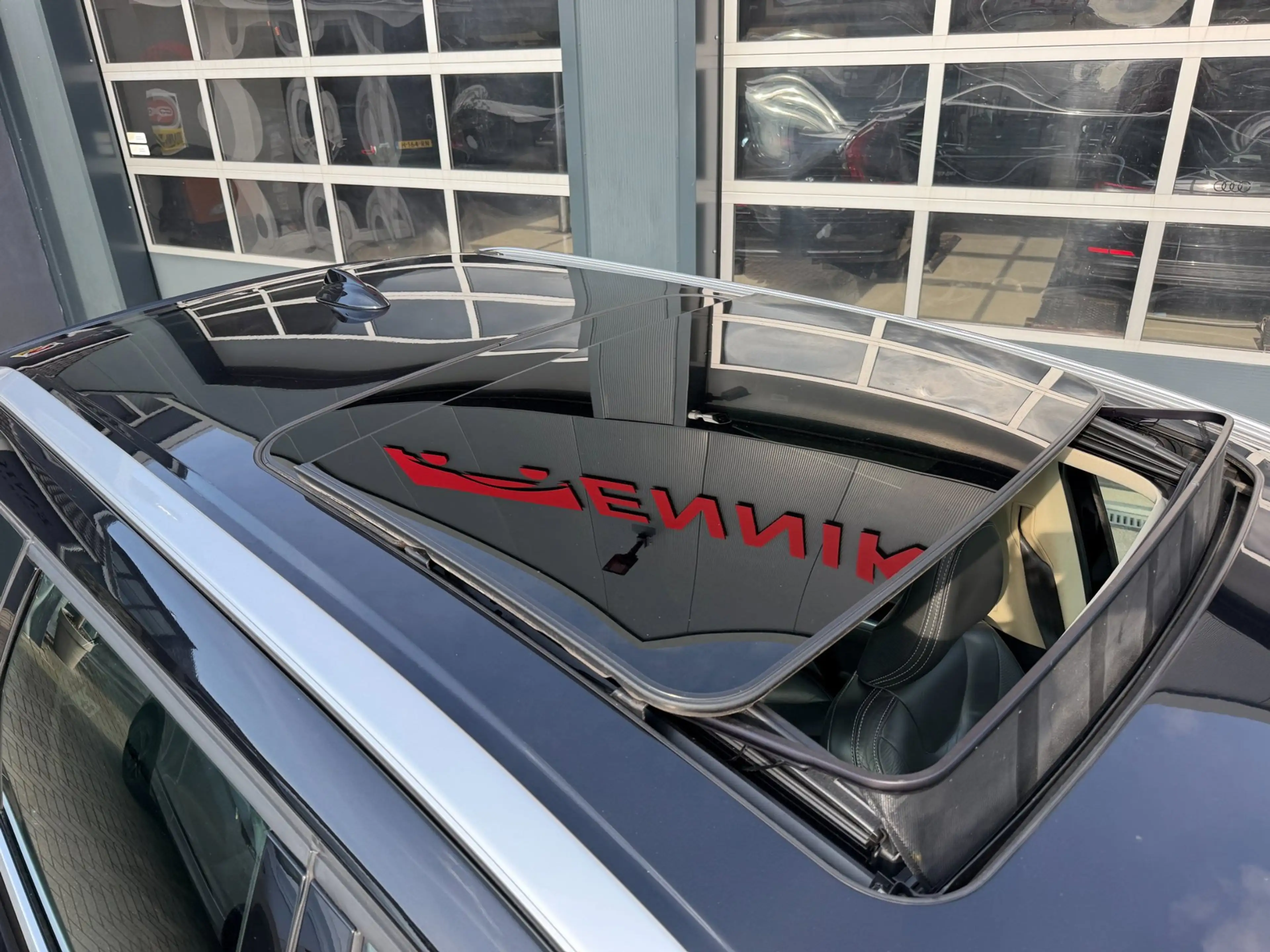 Volvo XC60 2.0 D3 R-Design / Pano / Youngtimer / Leder / Top — photo 20