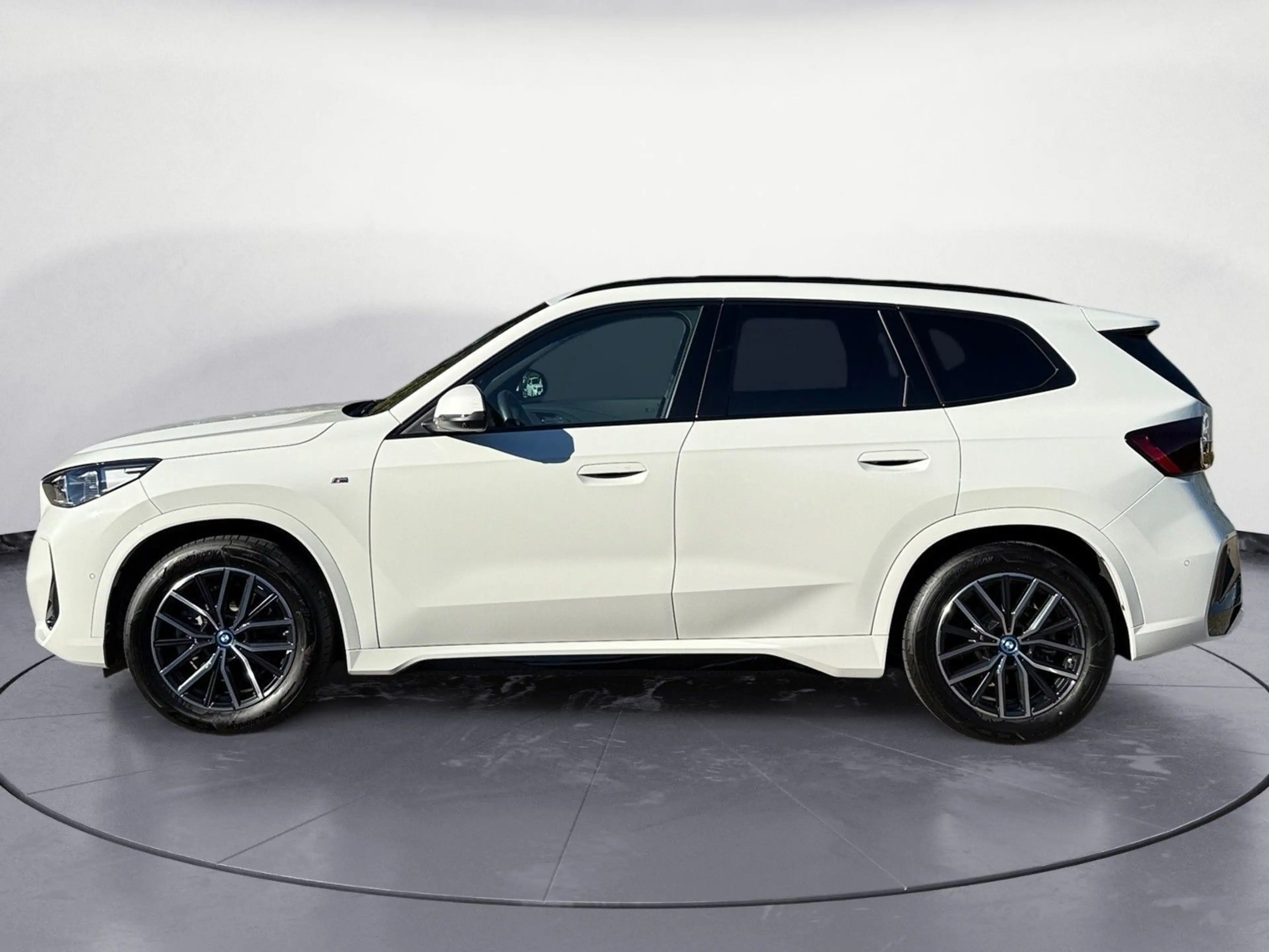 BMW iX1 xDrive30 M Sport Head-Up AHK Harman K. Sport — photo 4