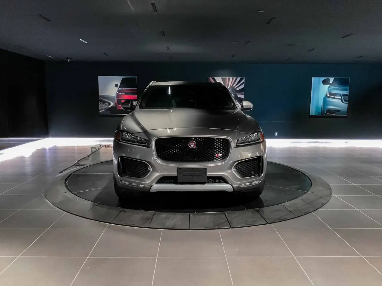 Jaguar F-Pace photo Jaguar F-Pace