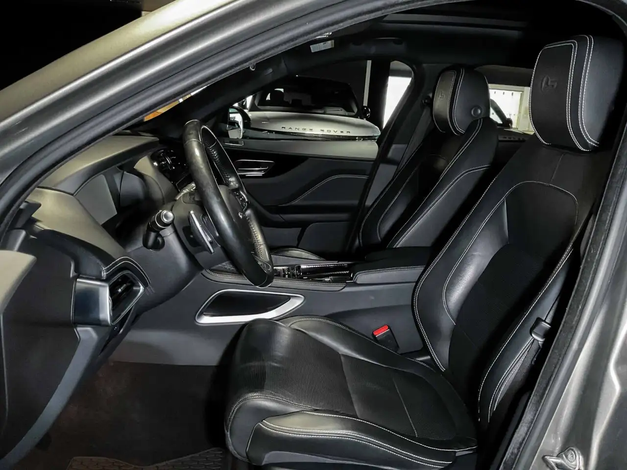 Jaguar F-Pace photo Jaguar F-Pace