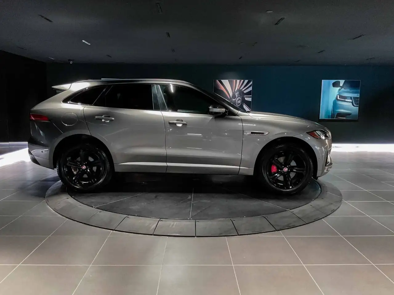 Jaguar F-Pace photo Jaguar F-Pace