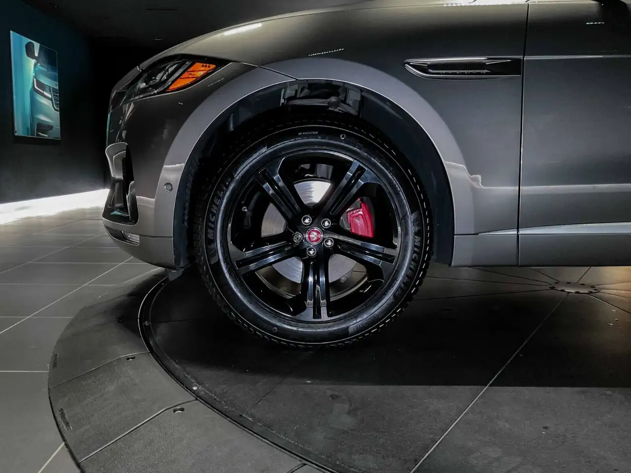 Jaguar F-Pace photo Jaguar F-Pace