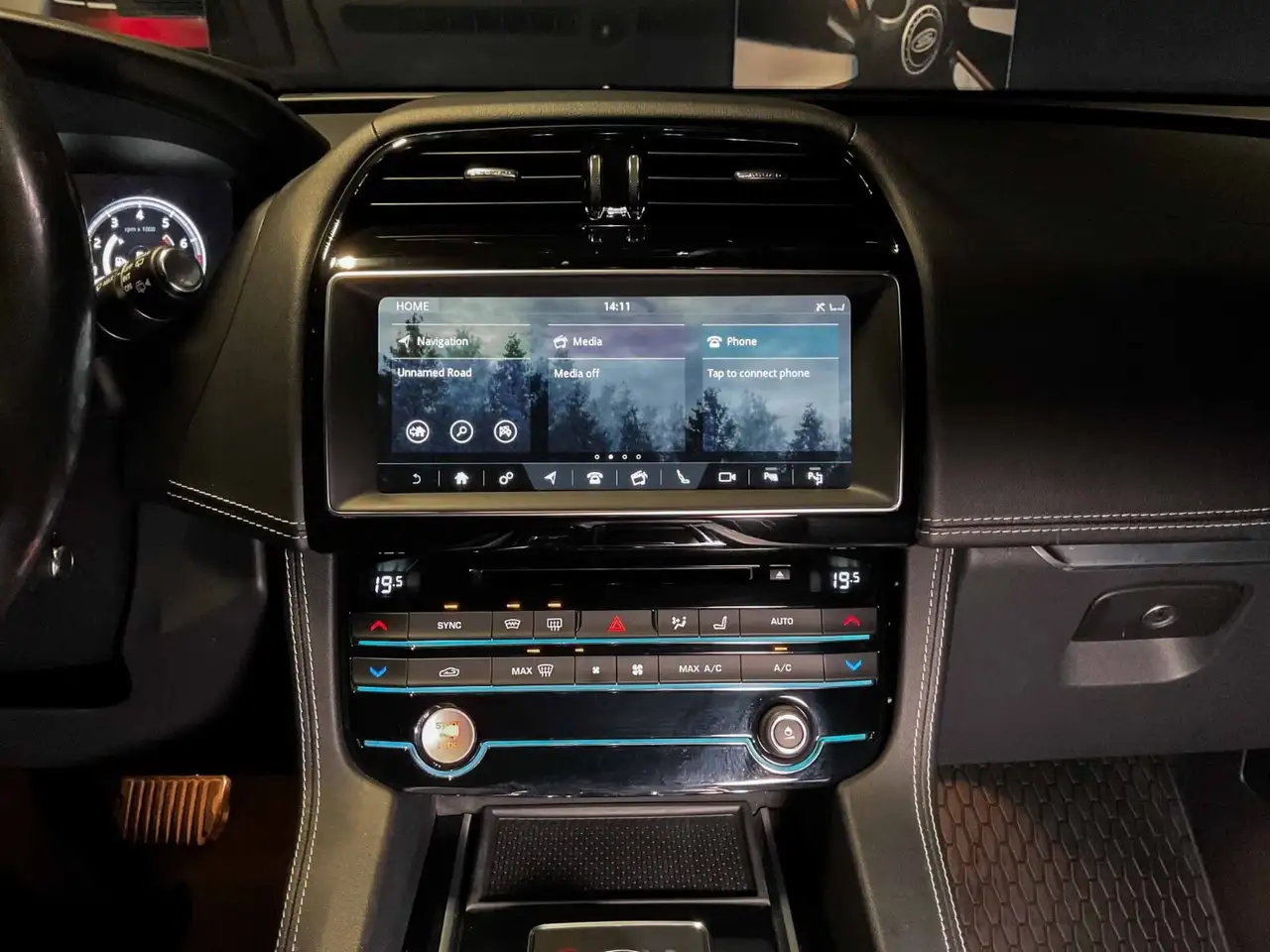 Jaguar F-Pace photo Jaguar F-Pace