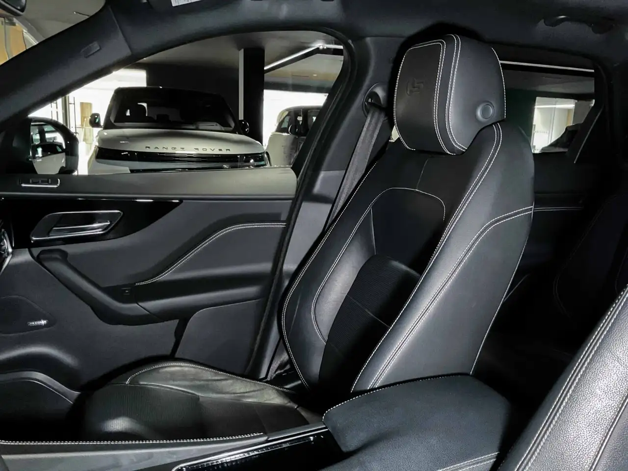 Jaguar F-Pace photo Jaguar F-Pace