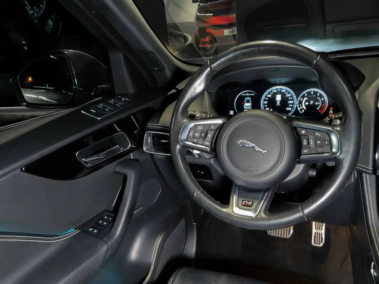 Jaguar F-Pace photo Jaguar F-Pace