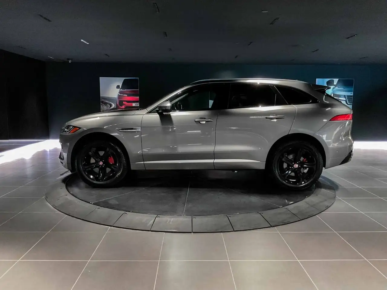Jaguar F-Pace photo Jaguar F-Pace