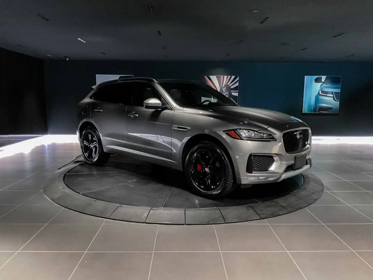 Jaguar F-Pace photo Jaguar F-Pace