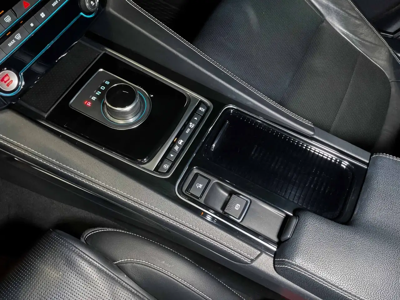 Jaguar F-Pace photo Jaguar F-Pace