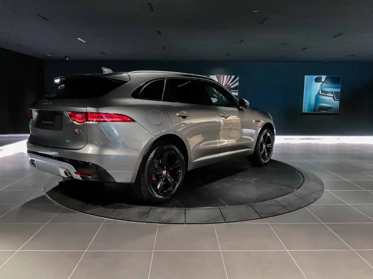 Jaguar F-Pace photo Jaguar F-Pace
