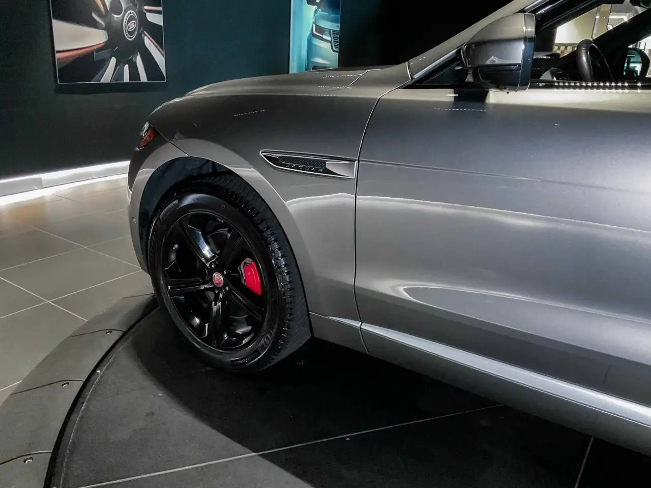 Jaguar F-Pace photo Jaguar F-Pace