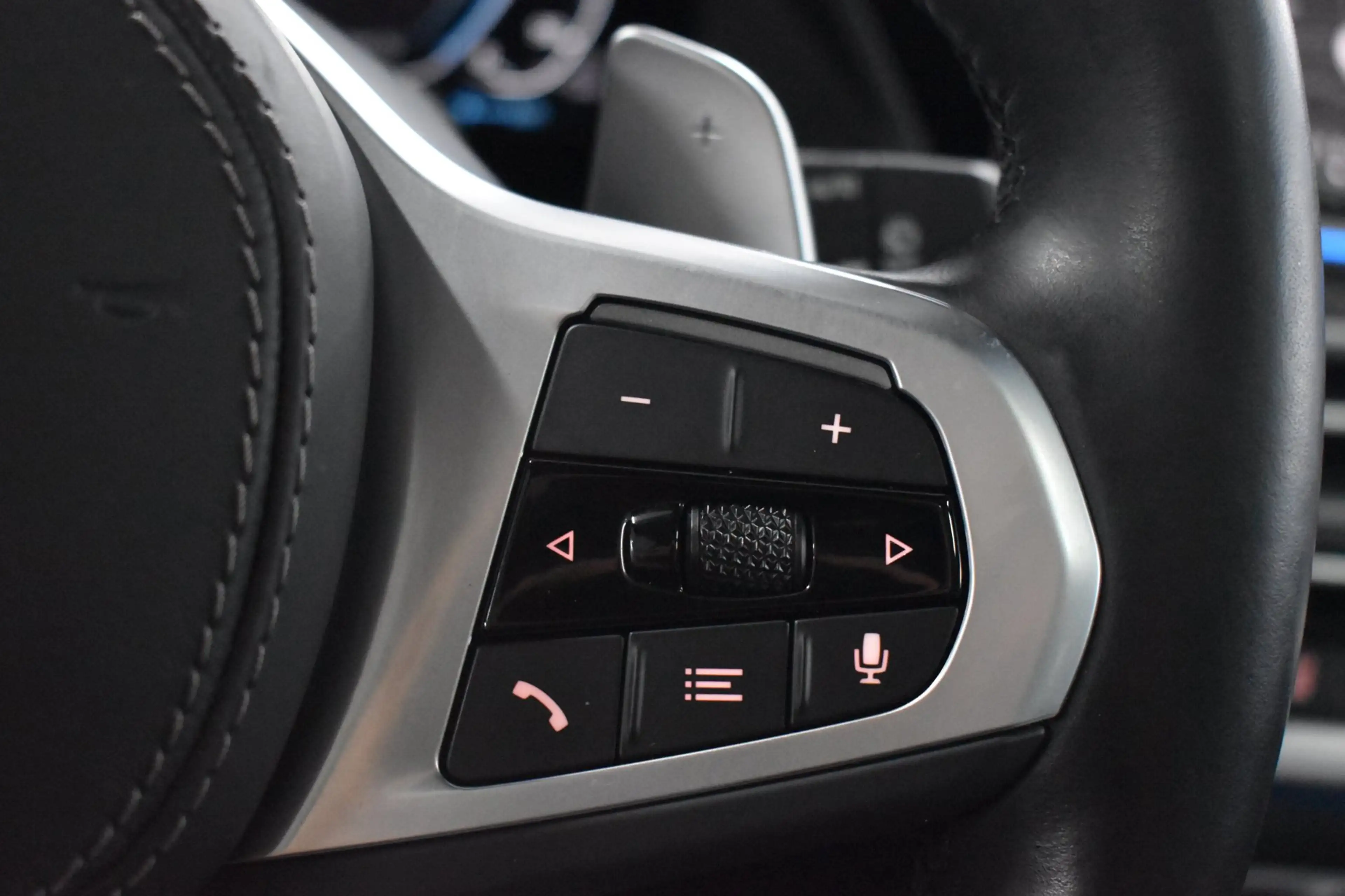 BMW X5 45e M-Sport xDrive 394pk | AKRAPOVIC | MASSAGE | A — photo 27