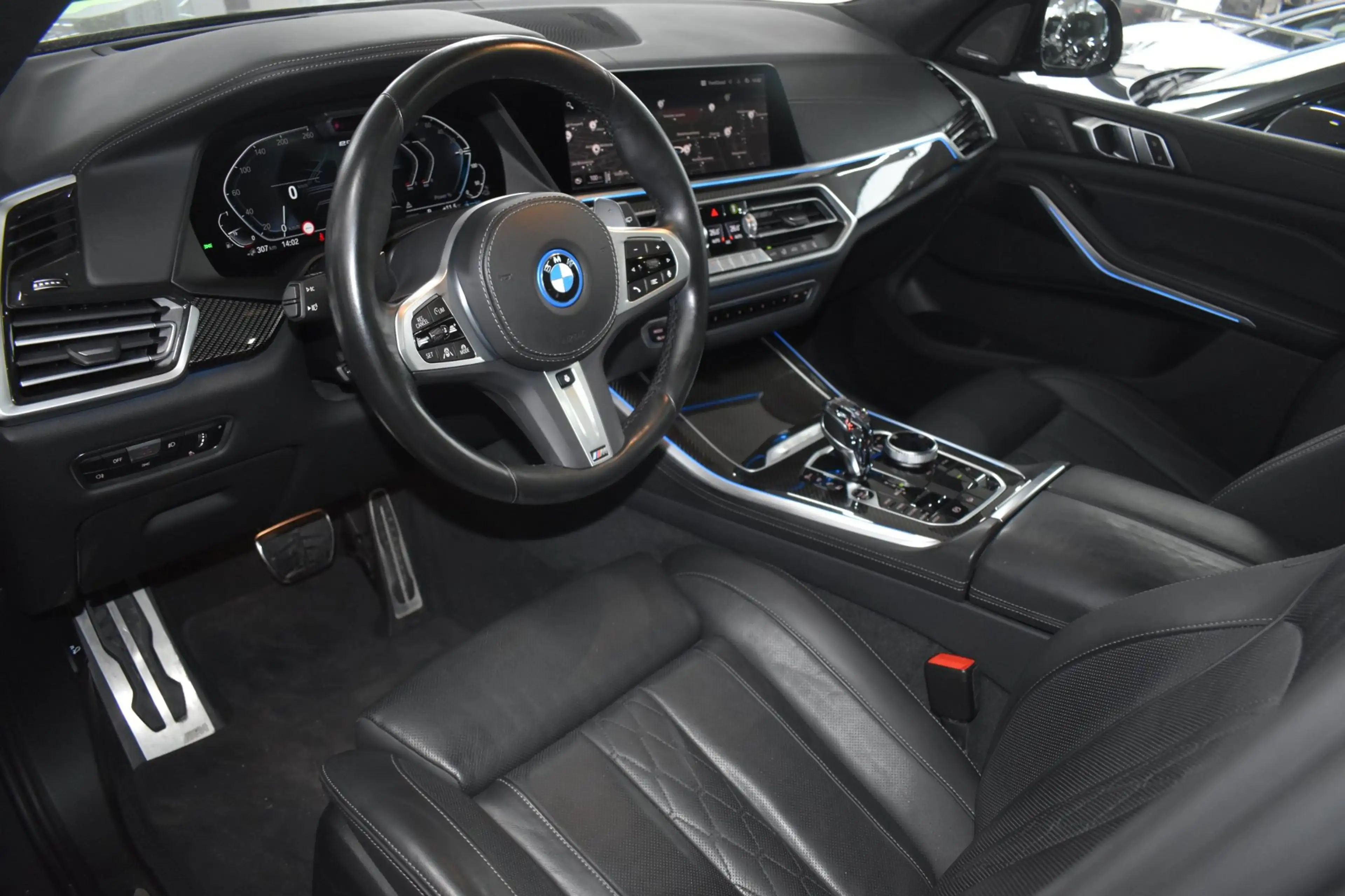 BMW X5 45e M-Sport xDrive 394pk | AKRAPOVIC | MASSAGE | A — photo 18