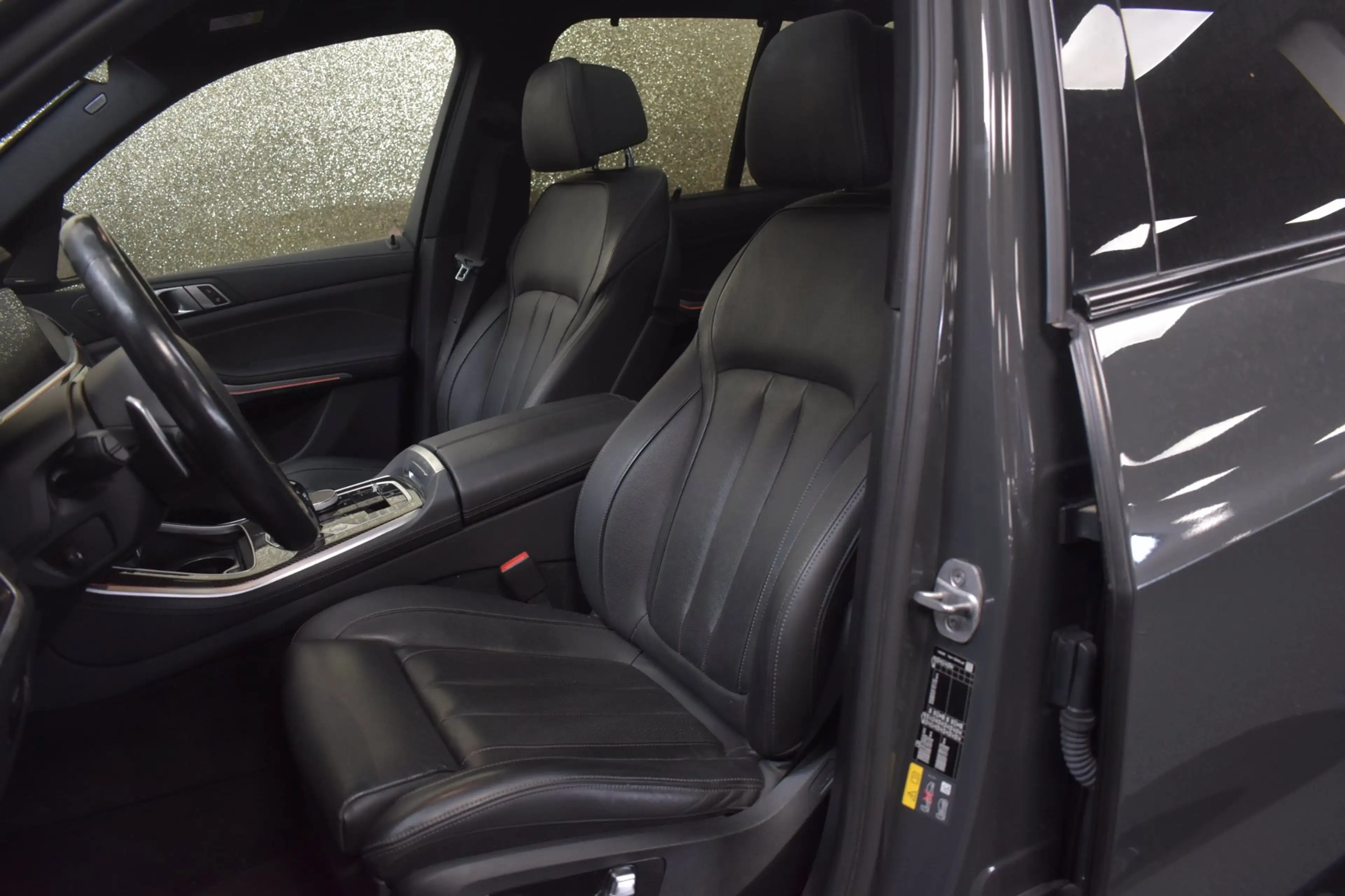 BMW X5 45e M-Sport xDrive 394pk | AKRAPOVIC | MASSAGE | A — photo 3