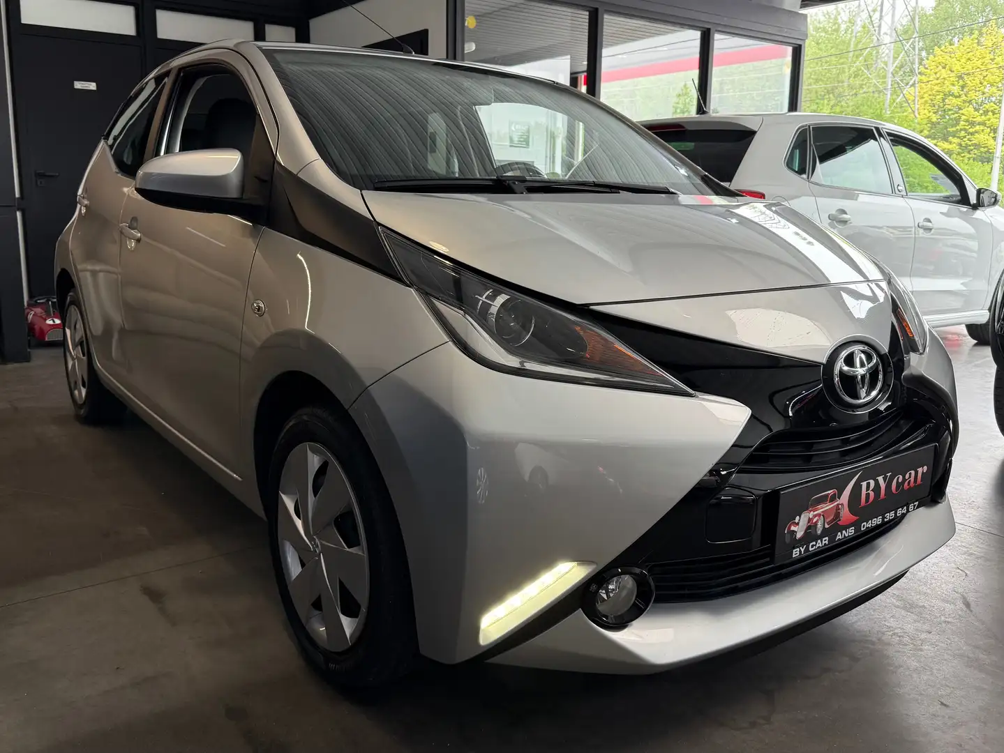 Toyota Aygo 1.0i *GARANTIE 2 ANS* 60.000KM BLUETHOOT CAMERA Gris - 2